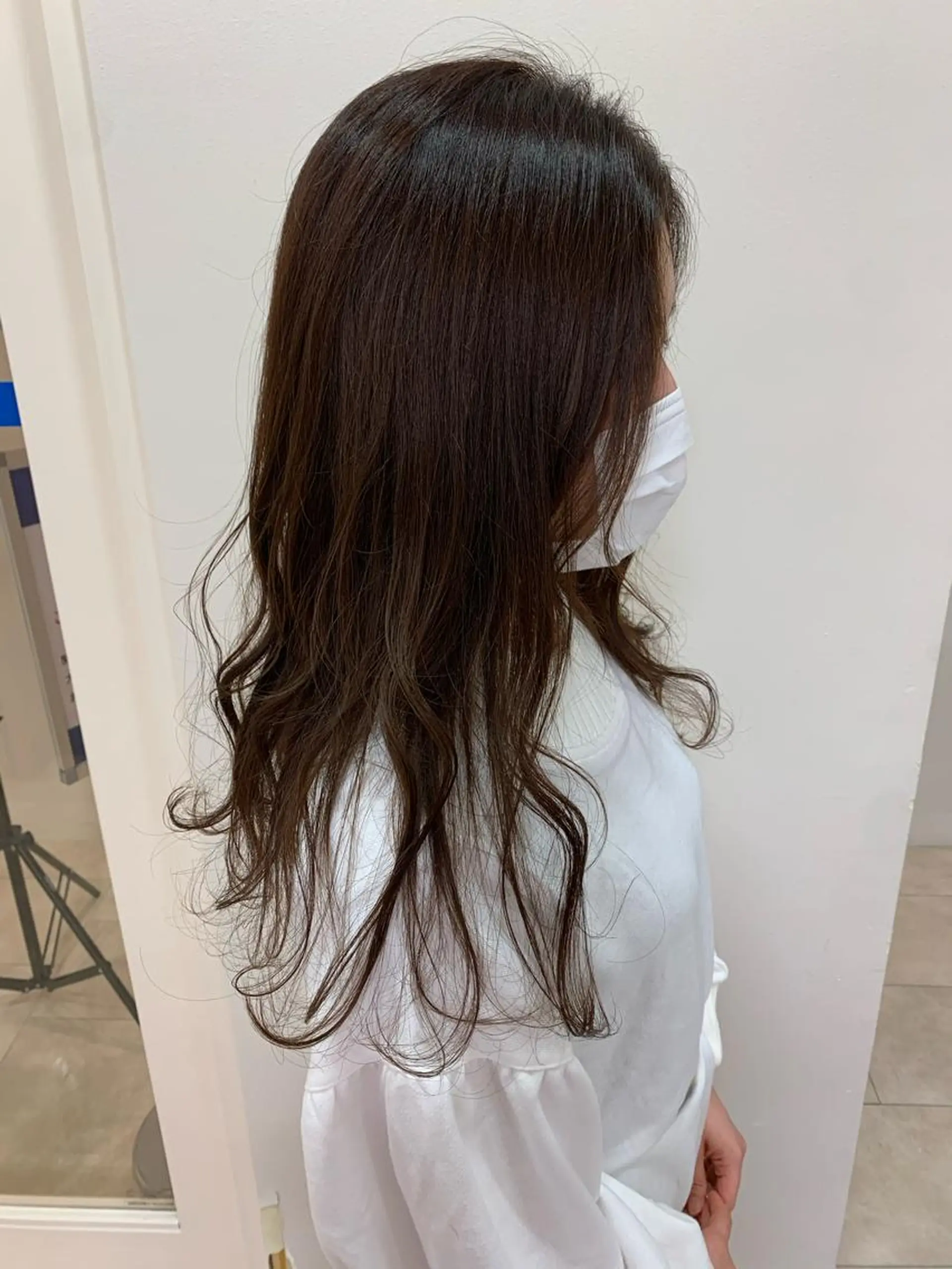 ロング カラー ヘアカラー トリートメント 顔まわりカット✄ ベージュカラー🧸のヘアスタイル