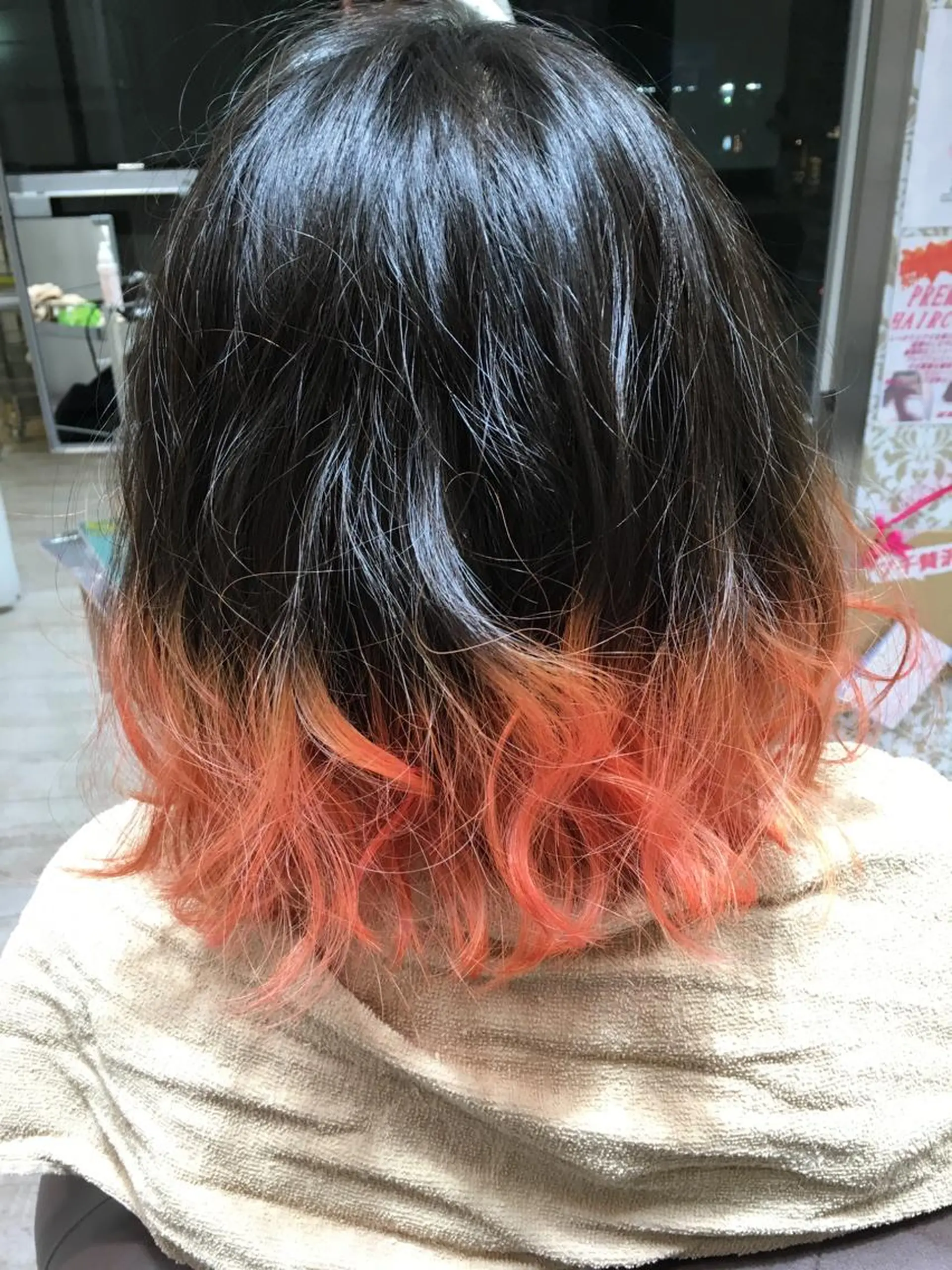 ミディアム カラー ヘアアレンジ ブリーチ グラデーションカラー 辻本 夏子のヘアスタイル
