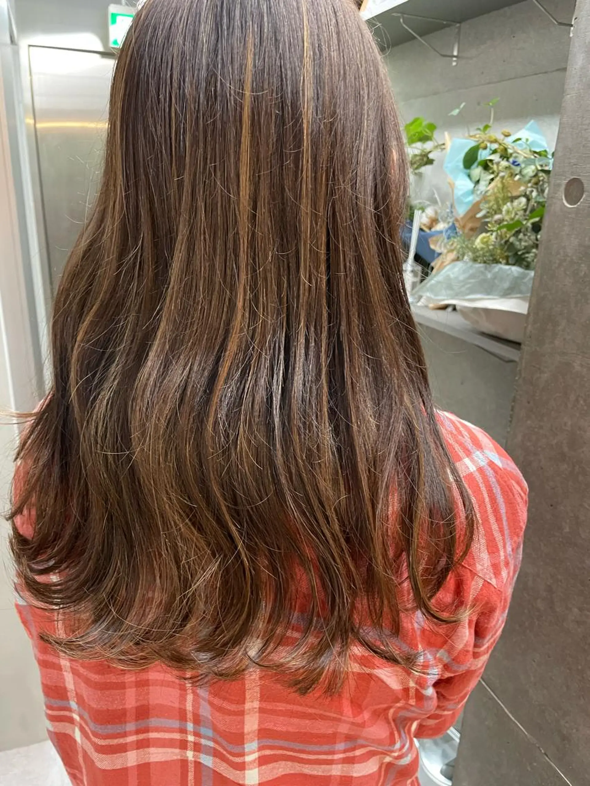 ロング アッシュ ボブ ハイライト レイヤーカット シースルーバング 透明感／髪質改善 遠藤良祈のヘアスタイル