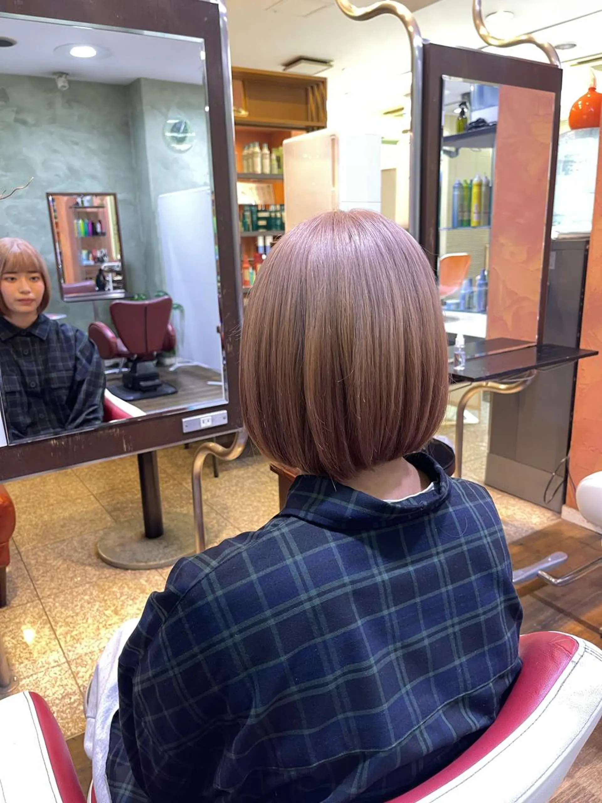 ショート カラー ベージュカラー ブリーチ ミルクティーベージュ コロレ所属・赤松 孝亮のヘアスタイル