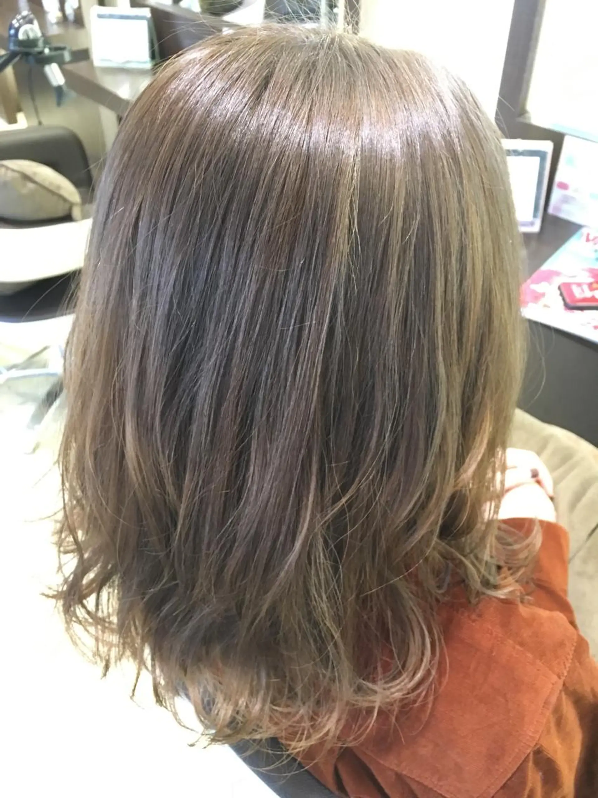 セミロング カラー 伊藤 元気のヘアスタイル