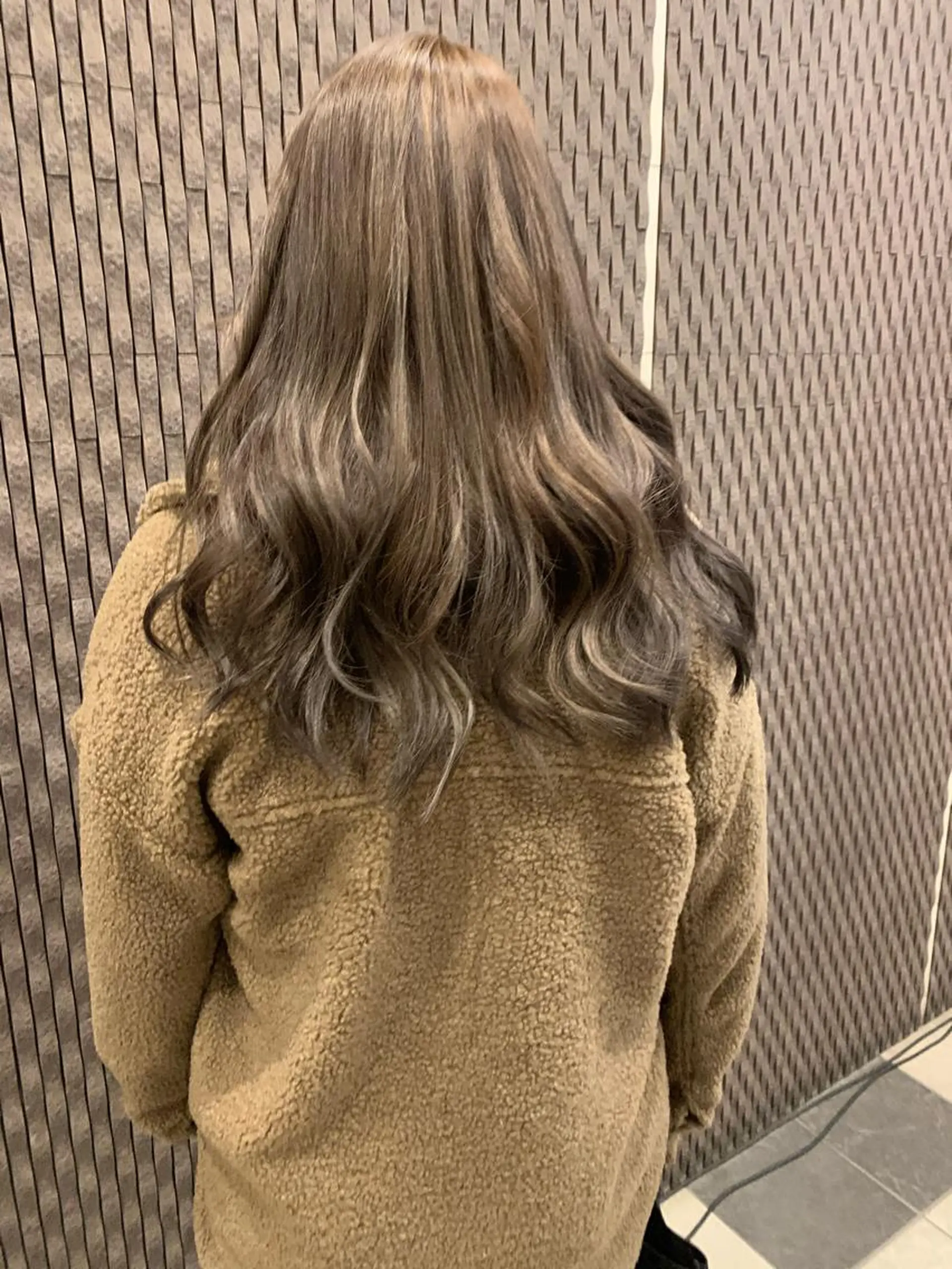 ロング カラー 岩永 瑞希のヘアスタイル