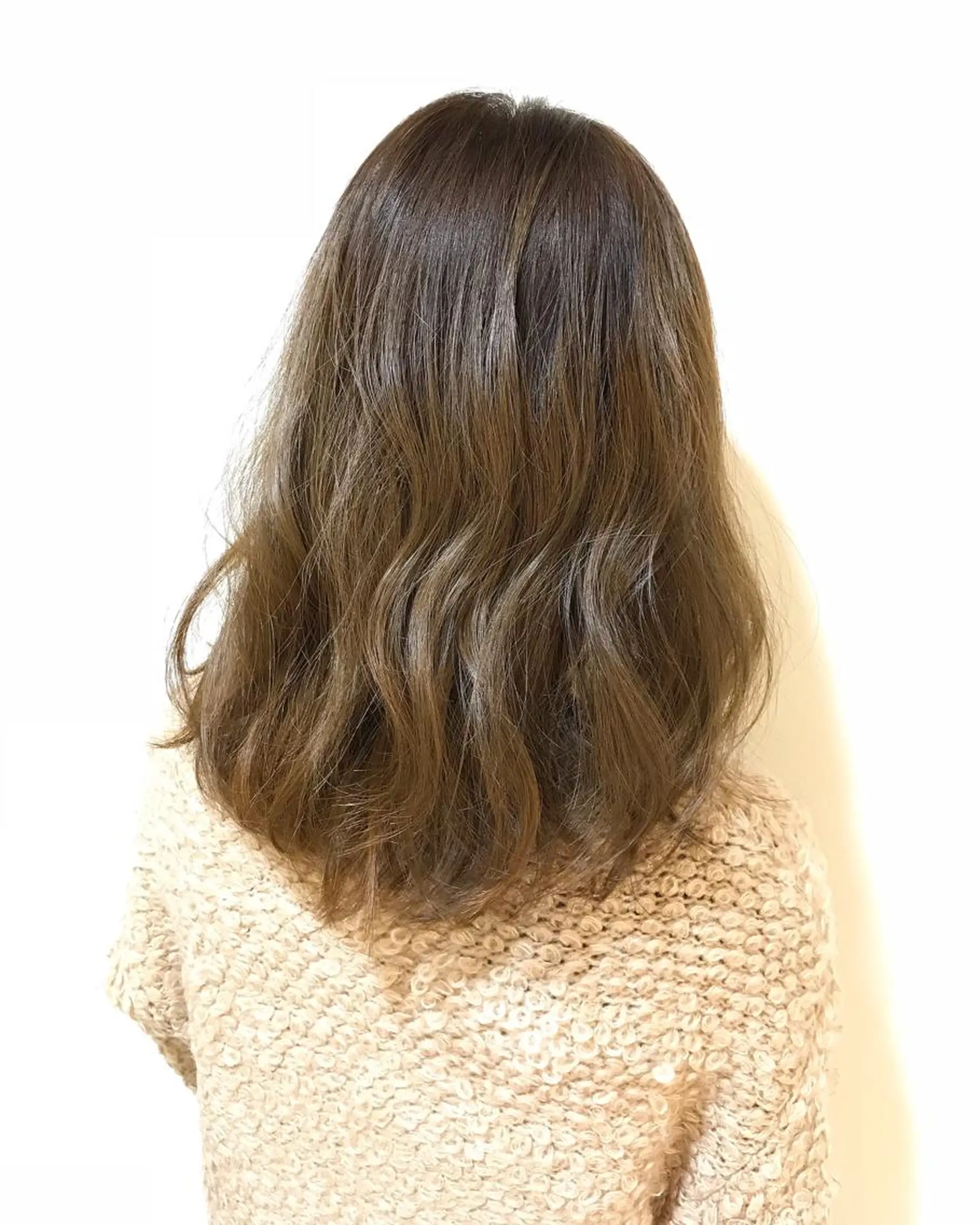 ミディアム カラー パーマ ミディアムパーマ アッシュ ベージュカラー カット ヘアカラー パーマ MIRU by INCE HAIR所属・chiyo yasuのヘアスタイル