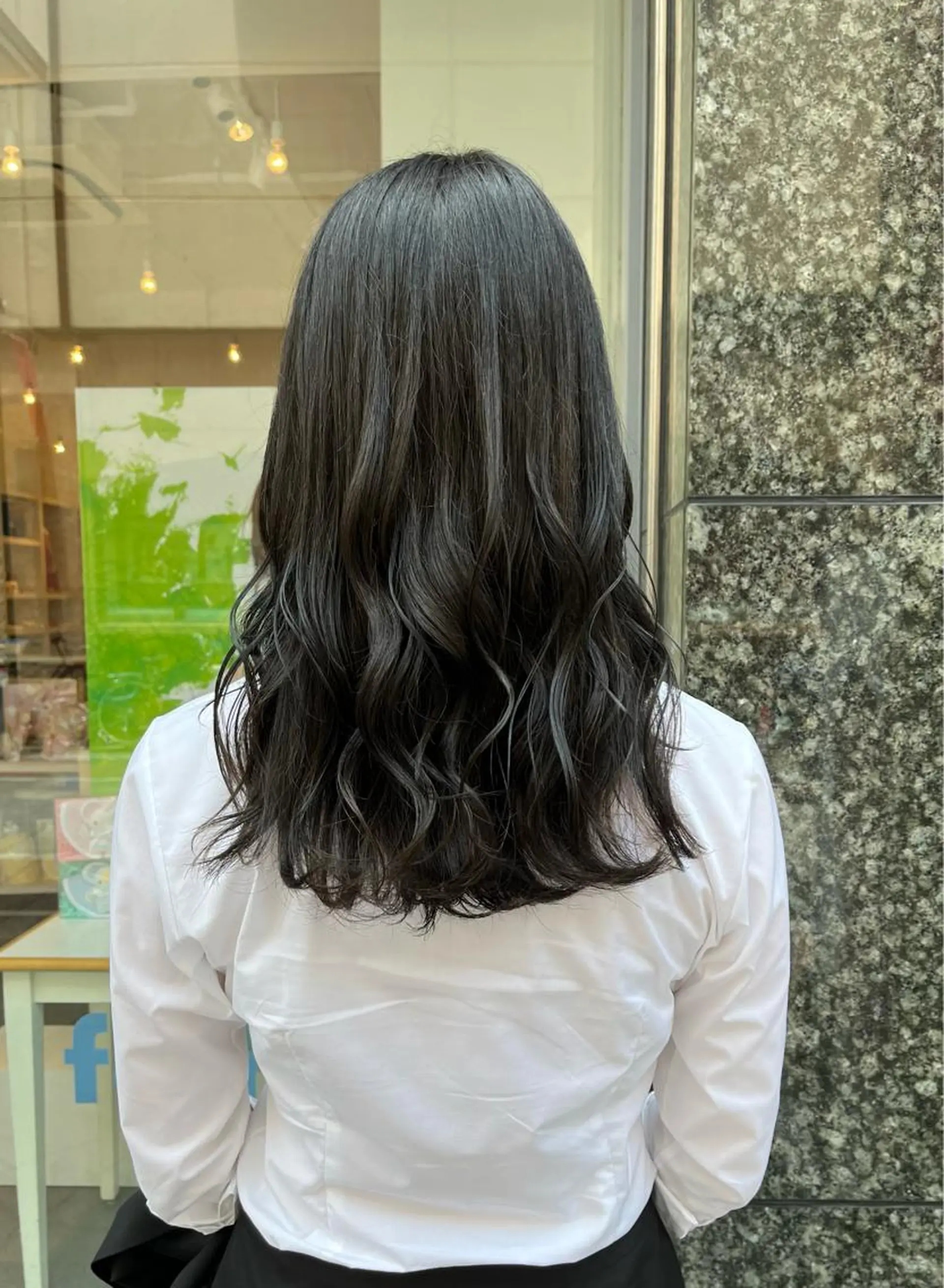 セミロング カラー 菅沼 紀世のヘアスタイル