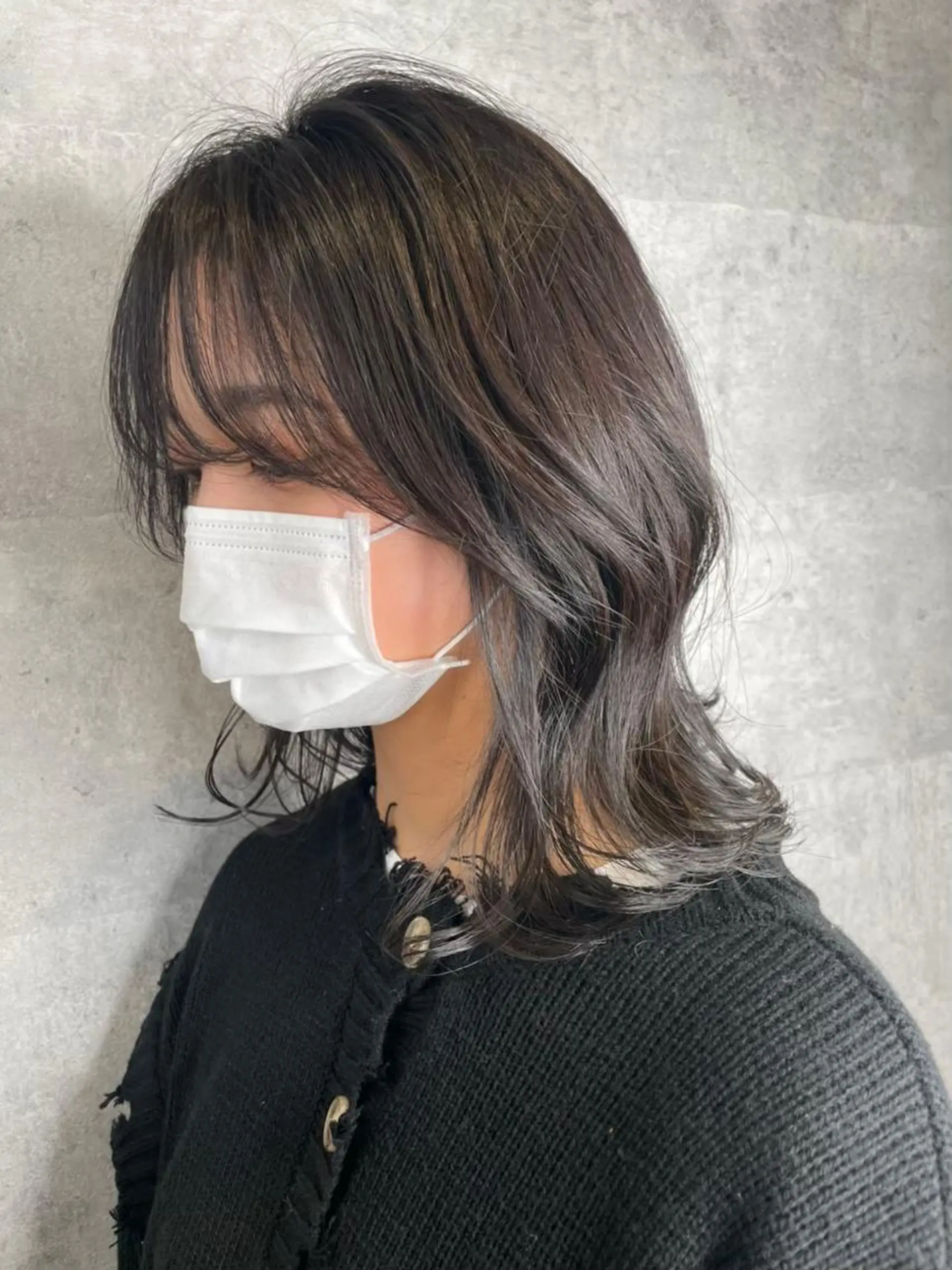 ミディアム ボブ 斜めバング 外国人風カラー 伸ばしかけ ハイライト ＿WHITE鳳店 アンダーバーホワイトのヘアスタイル