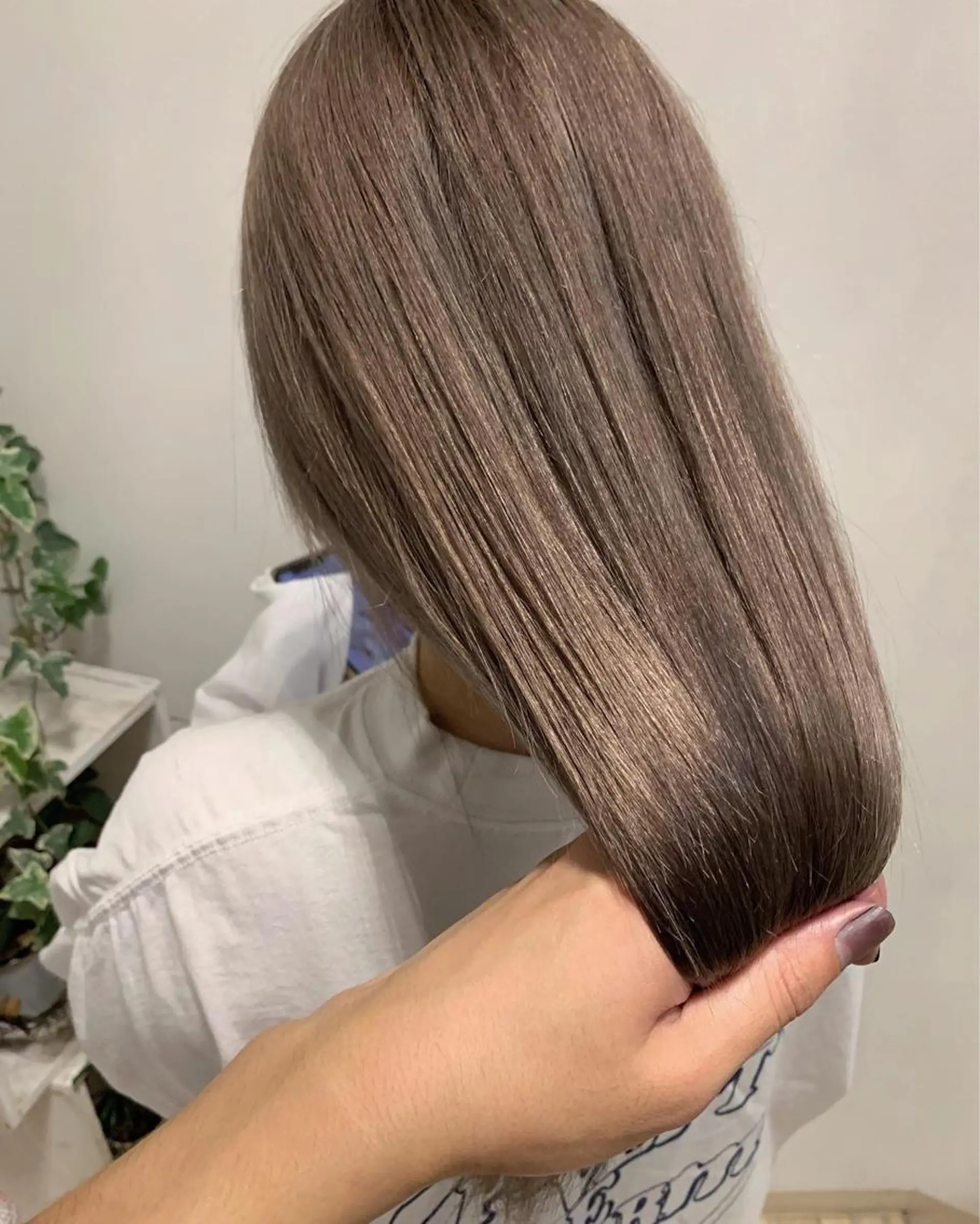 カラー ViVIE所属・VIVIE天神 ブリーチのヘアスタイル