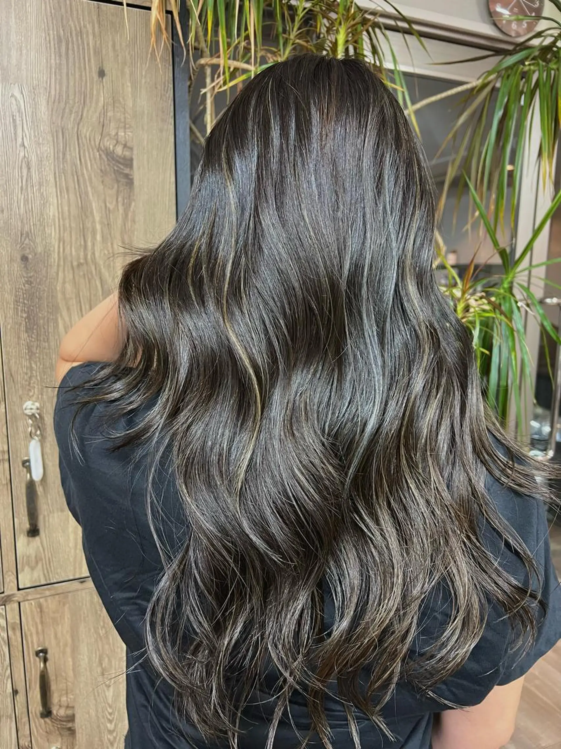 ロング カラー バレイヤージュ ブリーチ ケアブリーチ ダブルカラー イヤリングカラー カット ヘアカラー 🌷かわばた めい🌷のヘアスタイル