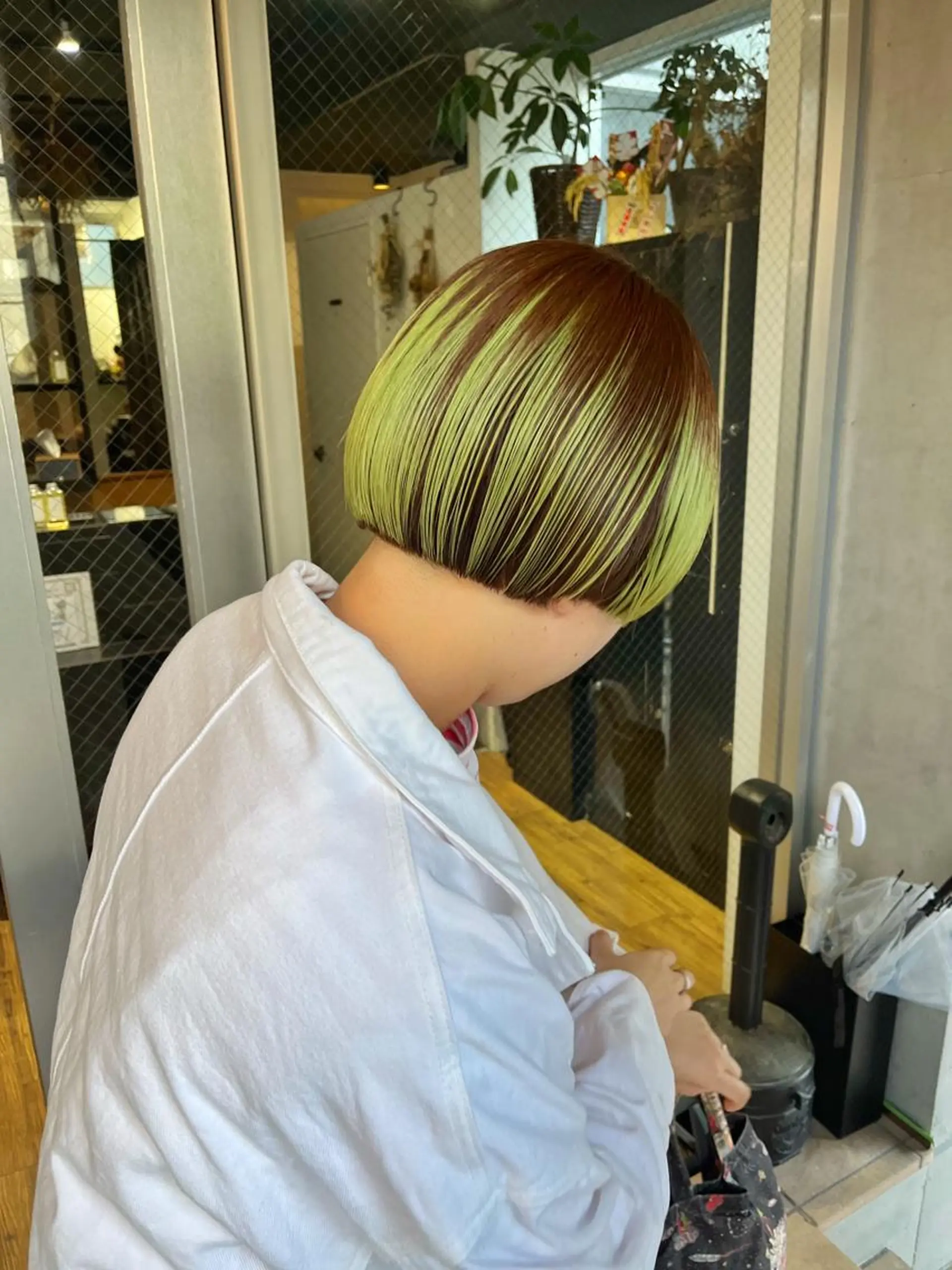 ショート アッシュ ミルクティーブラウン ピンクブラウン レイヤーカット カット ヘアカラー ハイトーンNo.1✨ パーマ✨イマイタツヤのヘアスタイル