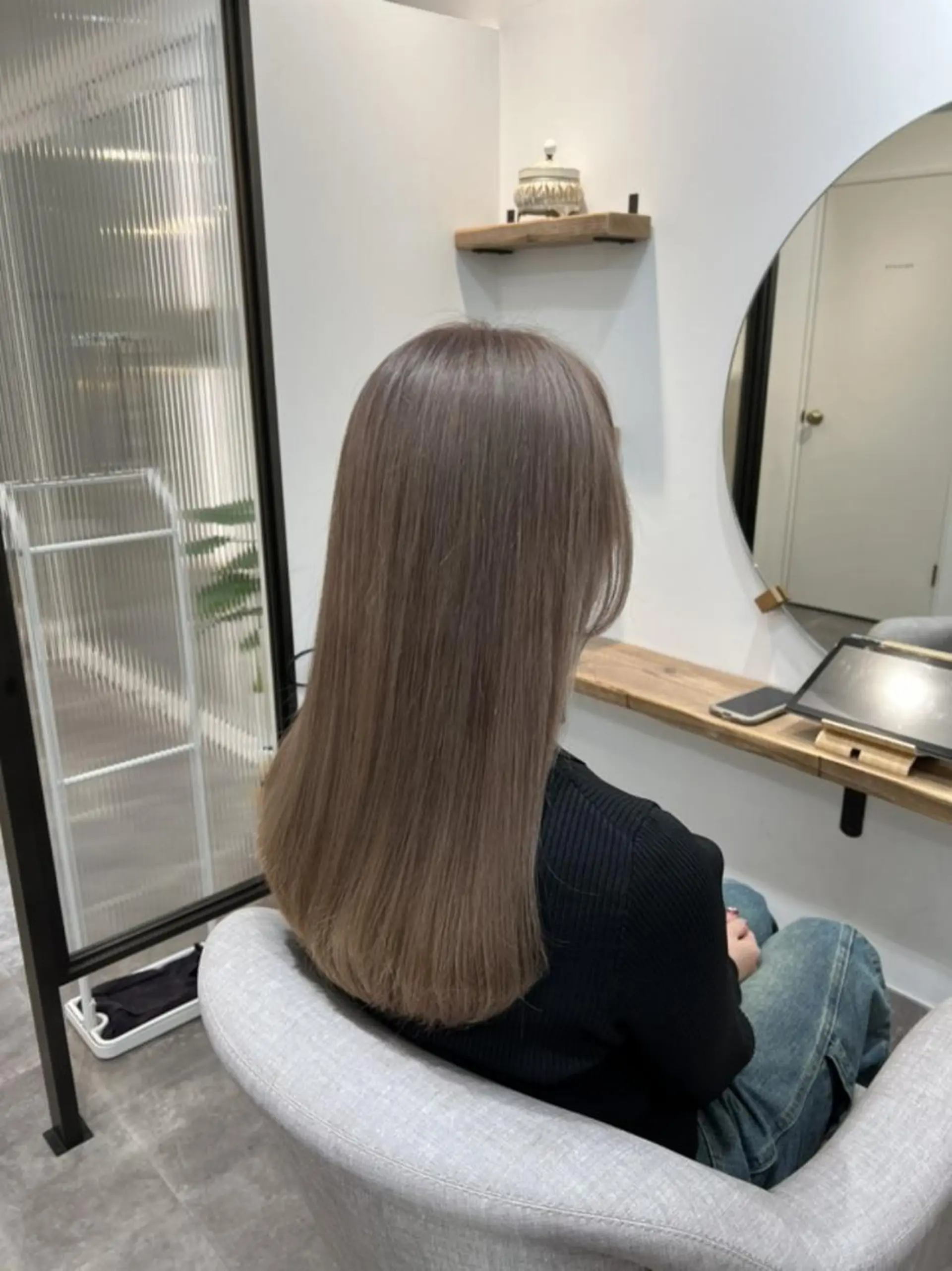 カラー ロング ブリーチ グレージュ ハイトーンカラー ミルクティーグレージュ カット ヘアカラー トリートメント Seina セイナのヘアスタイル