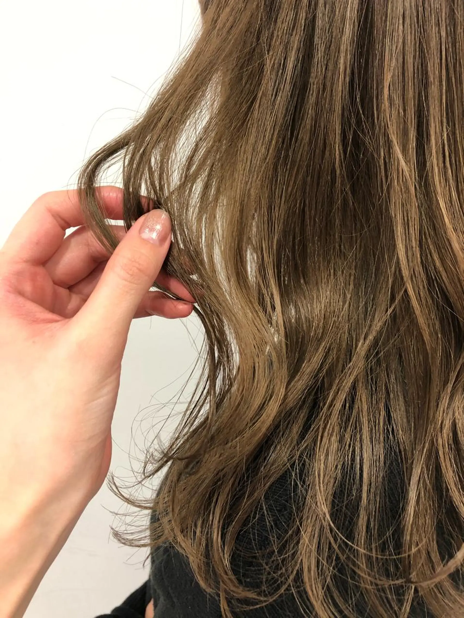 セミロング カラー GLROW haruhiのヘアスタイル