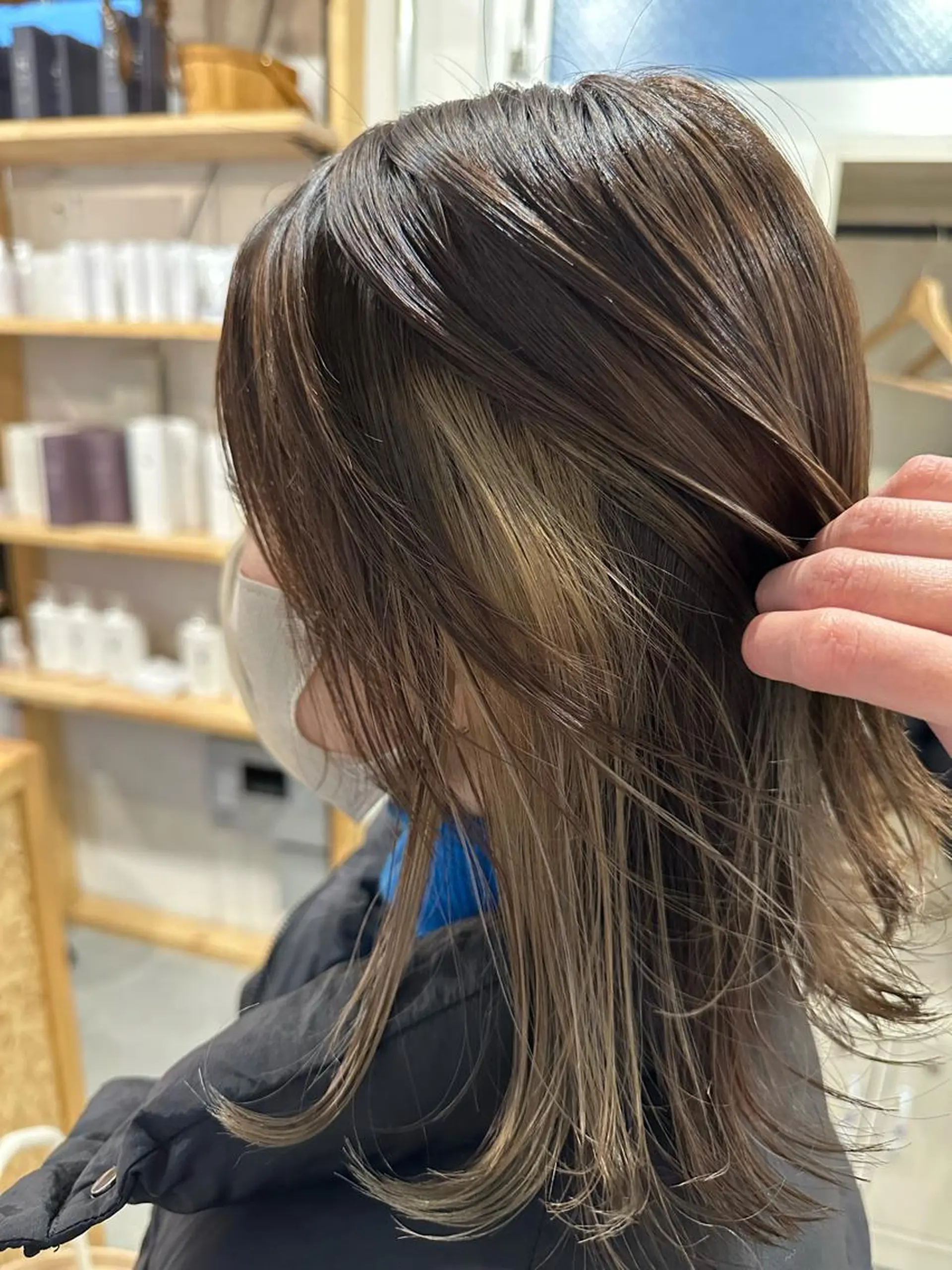 ミディアム カラー イヤリングカラー 松本 莉央のヘアスタイル