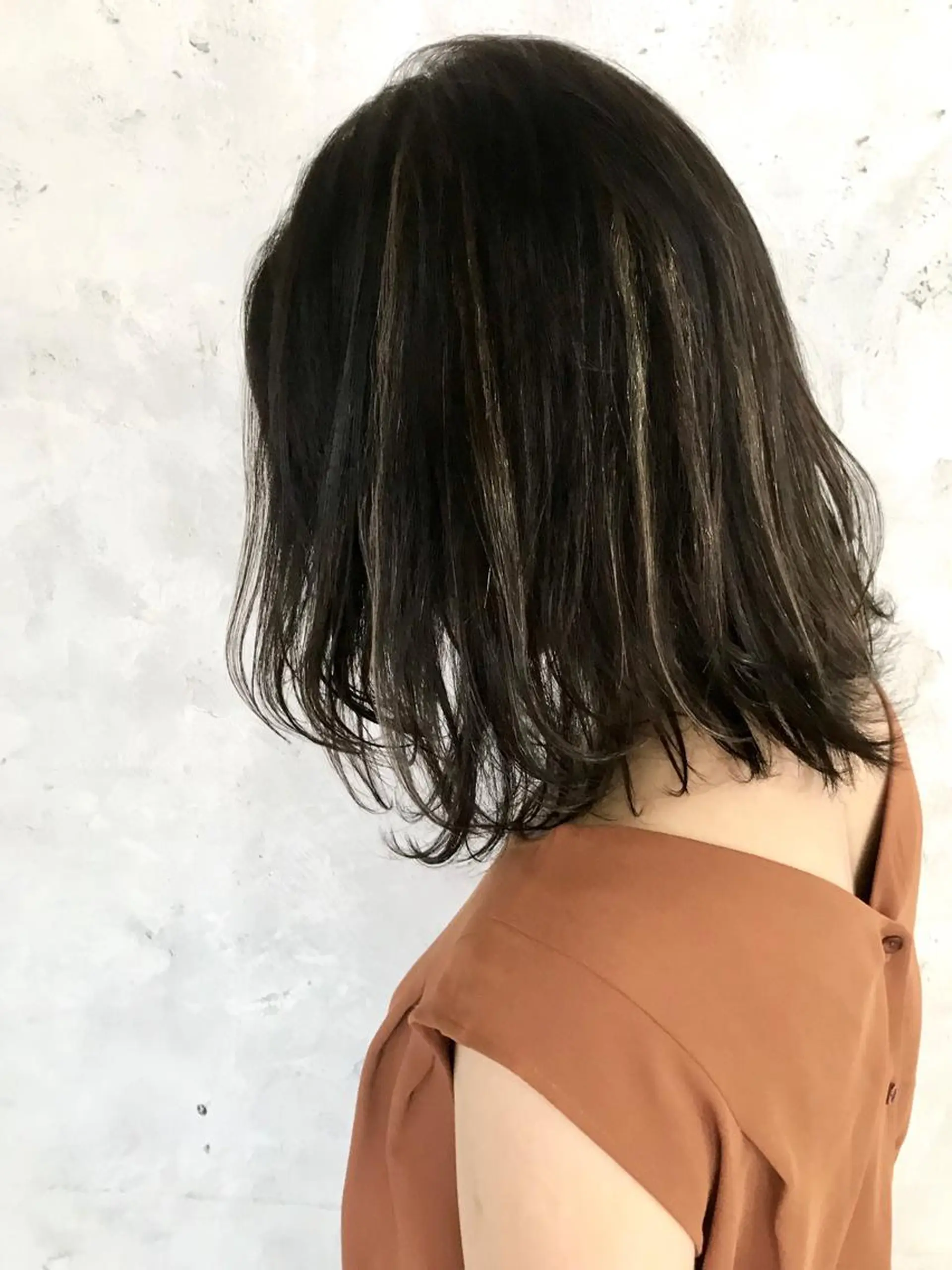 ミディアム ハイライト 外ハネヘア ヘアカラー トリートメント 新井 広樹のヘアスタイル