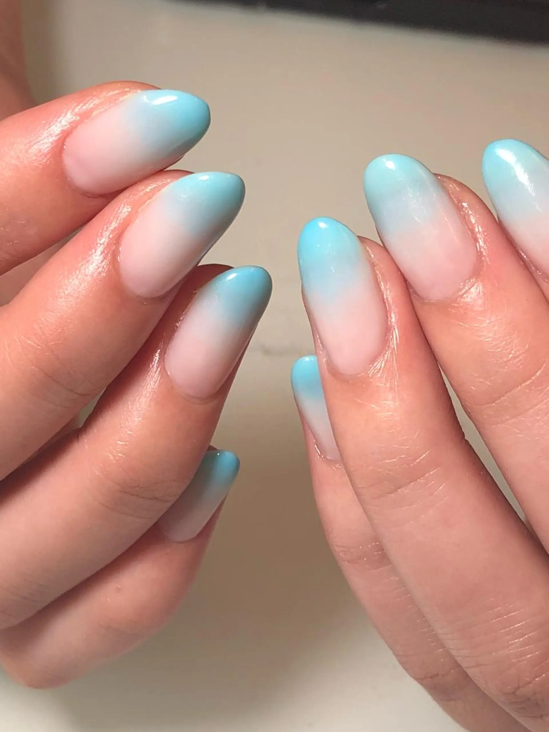 ネイル ブルー グラデーション ワンカラーネイル シンプルネイル ホワイト M nail はやまうららのネイルデザイン