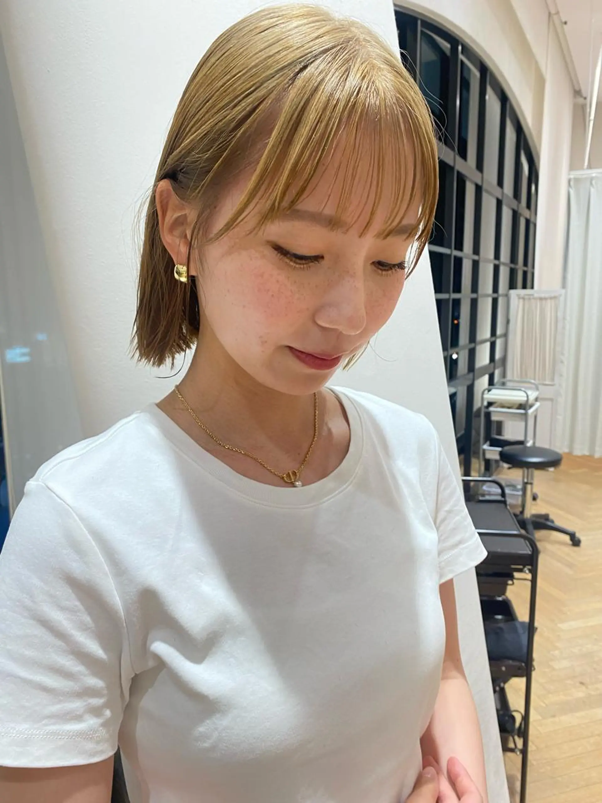 ミディアム カラー ハイトーンカラー ボブ 増井 彩乃のヘアスタイル