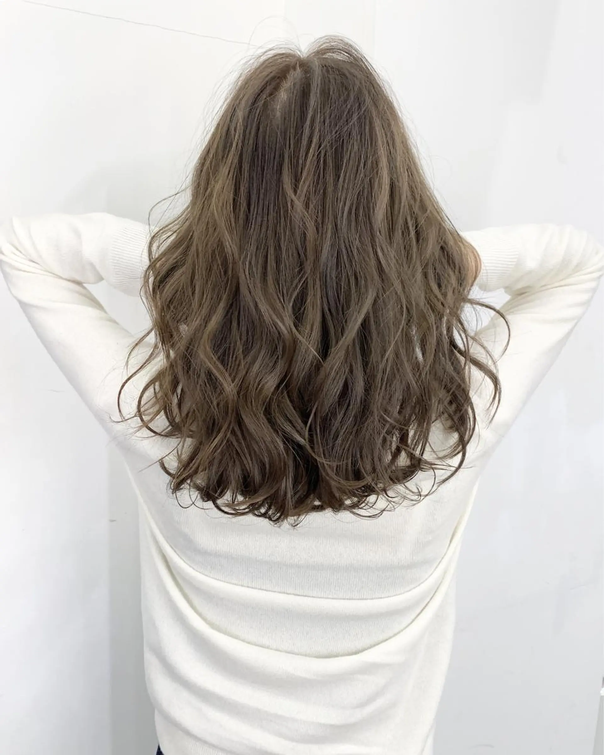 ロング カラー 透明感カラー グレージュ エクステ（レミー毛） NINEのヘアスタイル