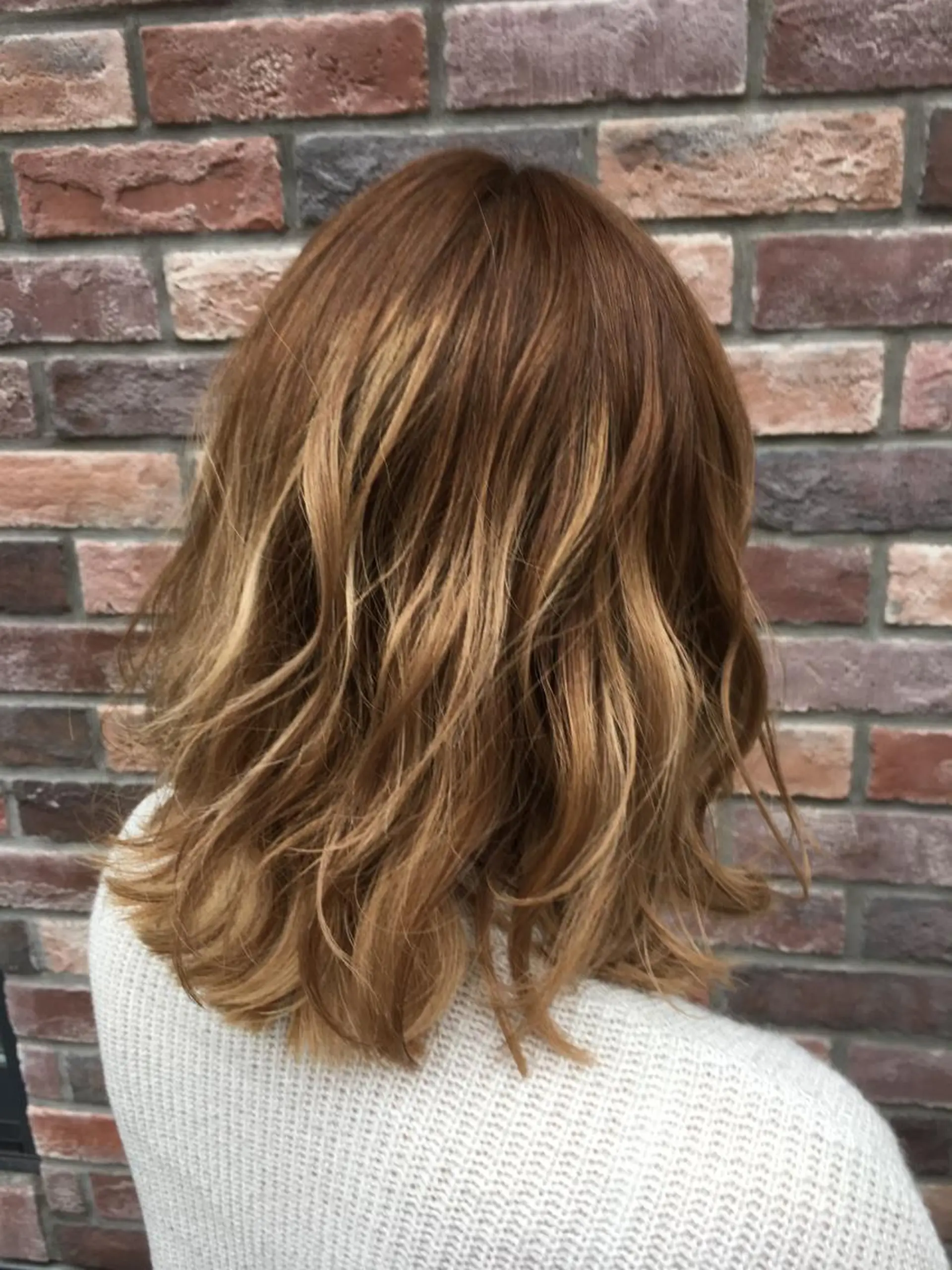 ミディアム レイヤーカット FENICE onthe beach所属・永井大樹✨ 透明感カラー✨のヘアスタイル