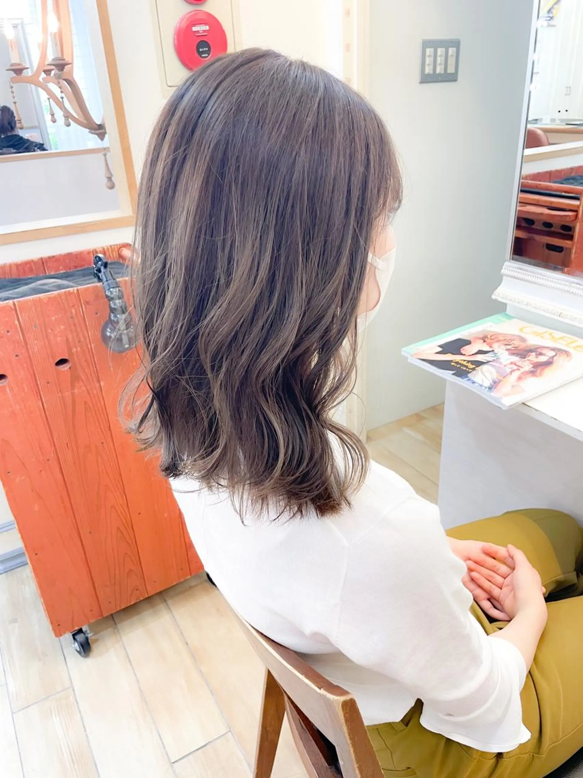 セミロング カラー ベージュカラー オリーブベージュ オリーブカラー カット ヘアカラー ✨カラー支持No.1 🧸ワキ カナコ🧸のヘアスタイル