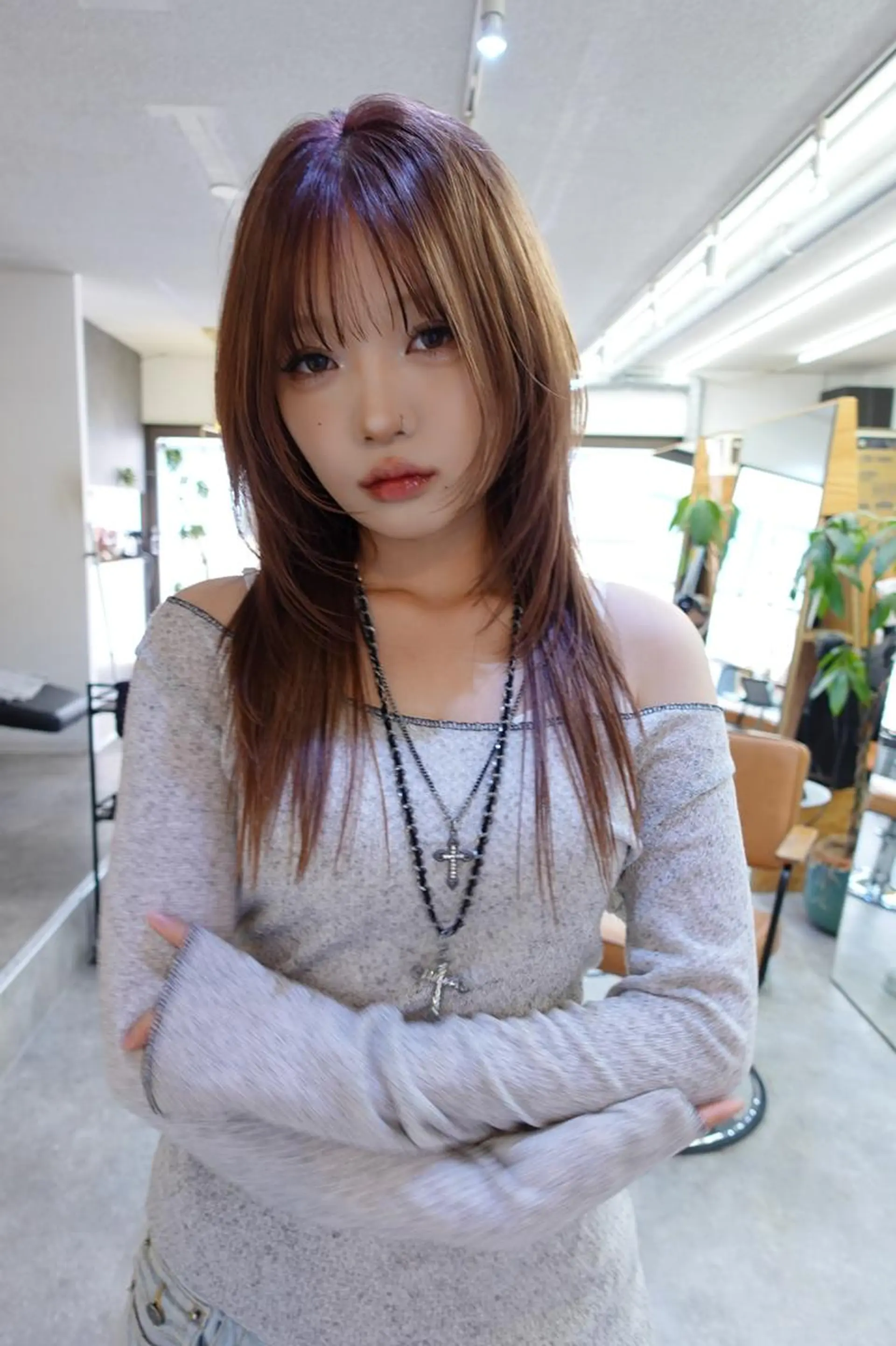 セミロング カラー 顔周りレイヤー/韓国 ブリーチminamiのヘアスタイル