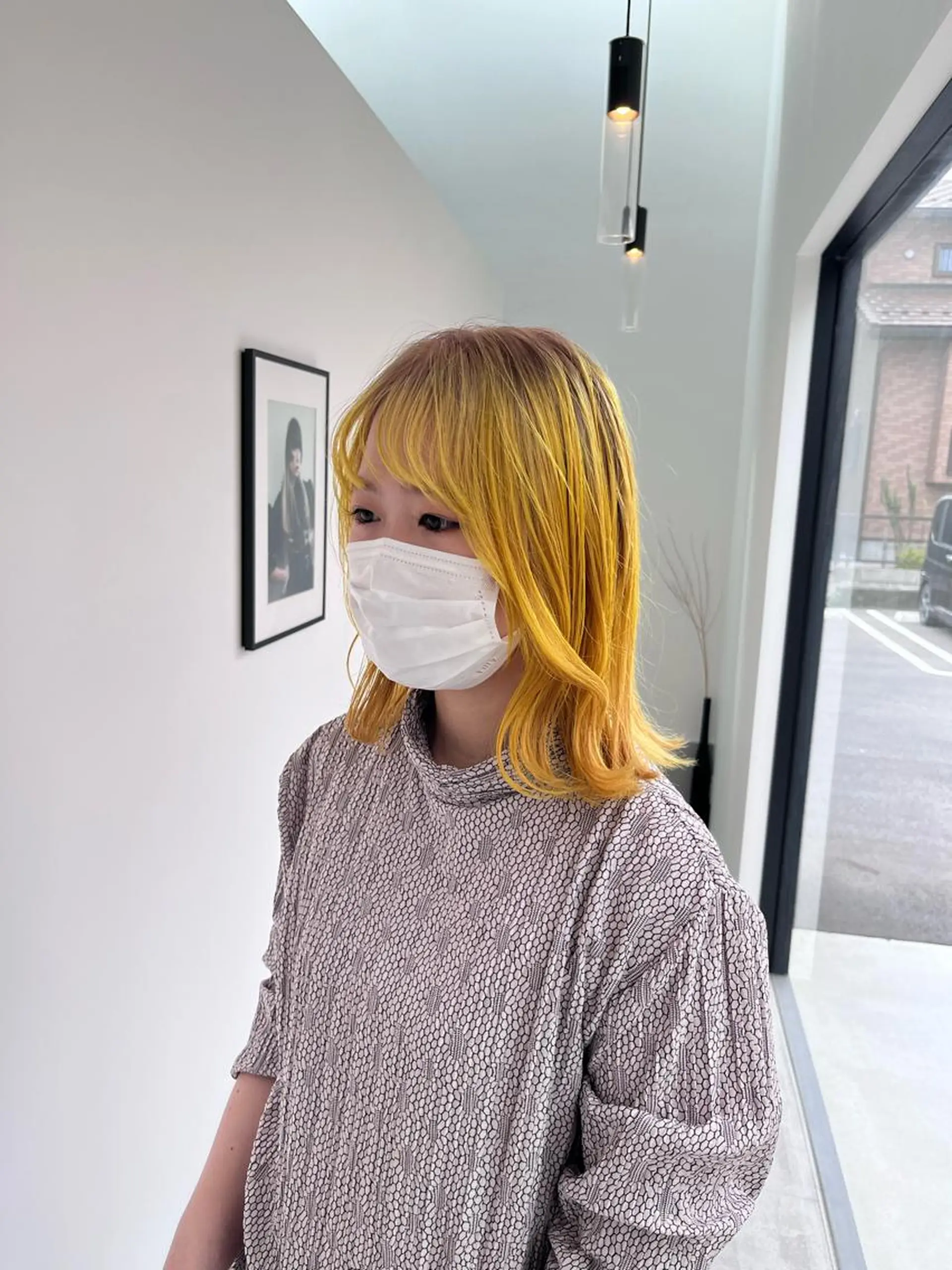 ミディアム イエローカラー ヘアカラー heir studio Baretta所属・山本 銀次郎のヘアスタイル