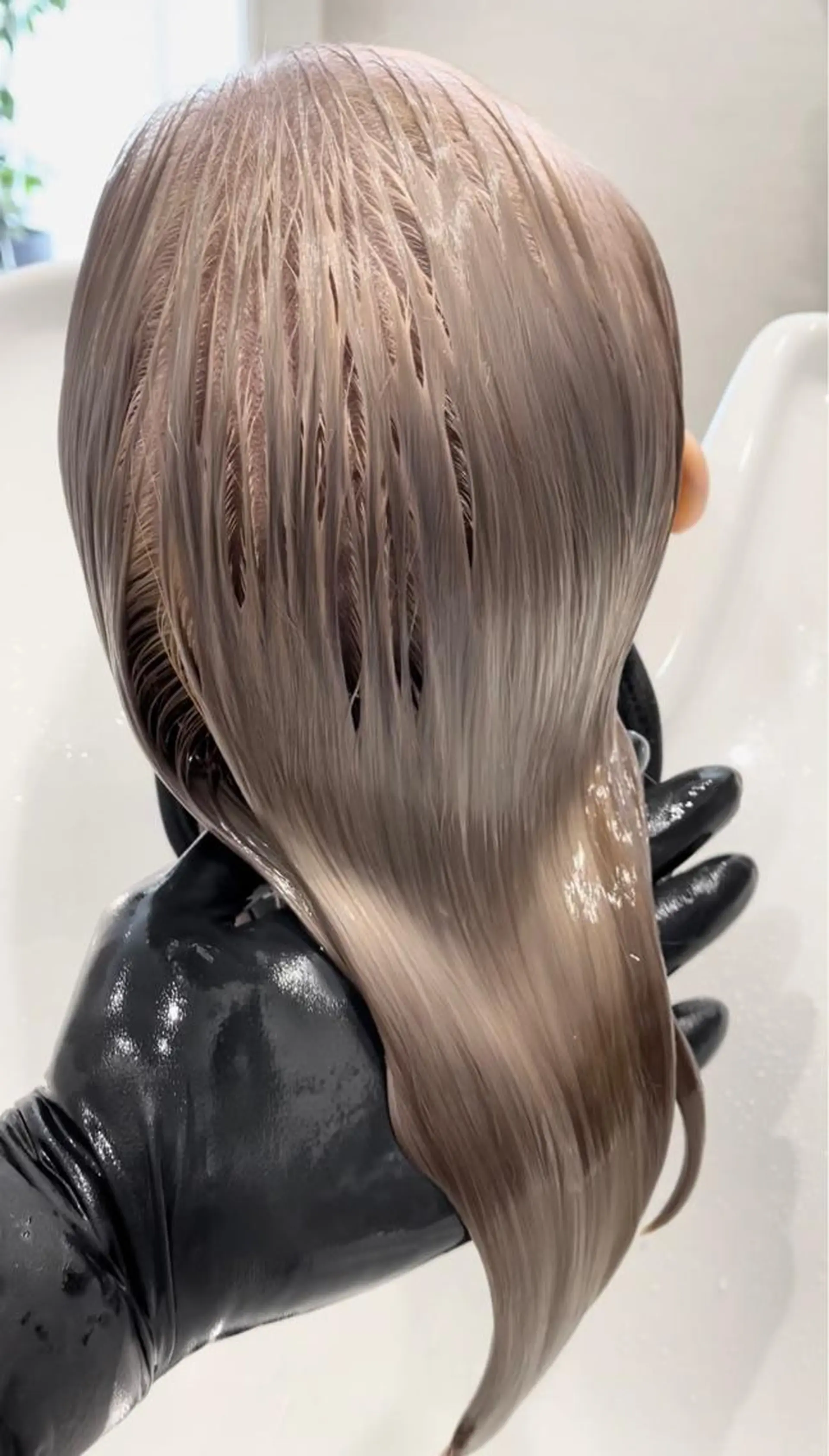 セミロング PERFECTION【パーフェクション】所属・N ミジーのヘアスタイル
