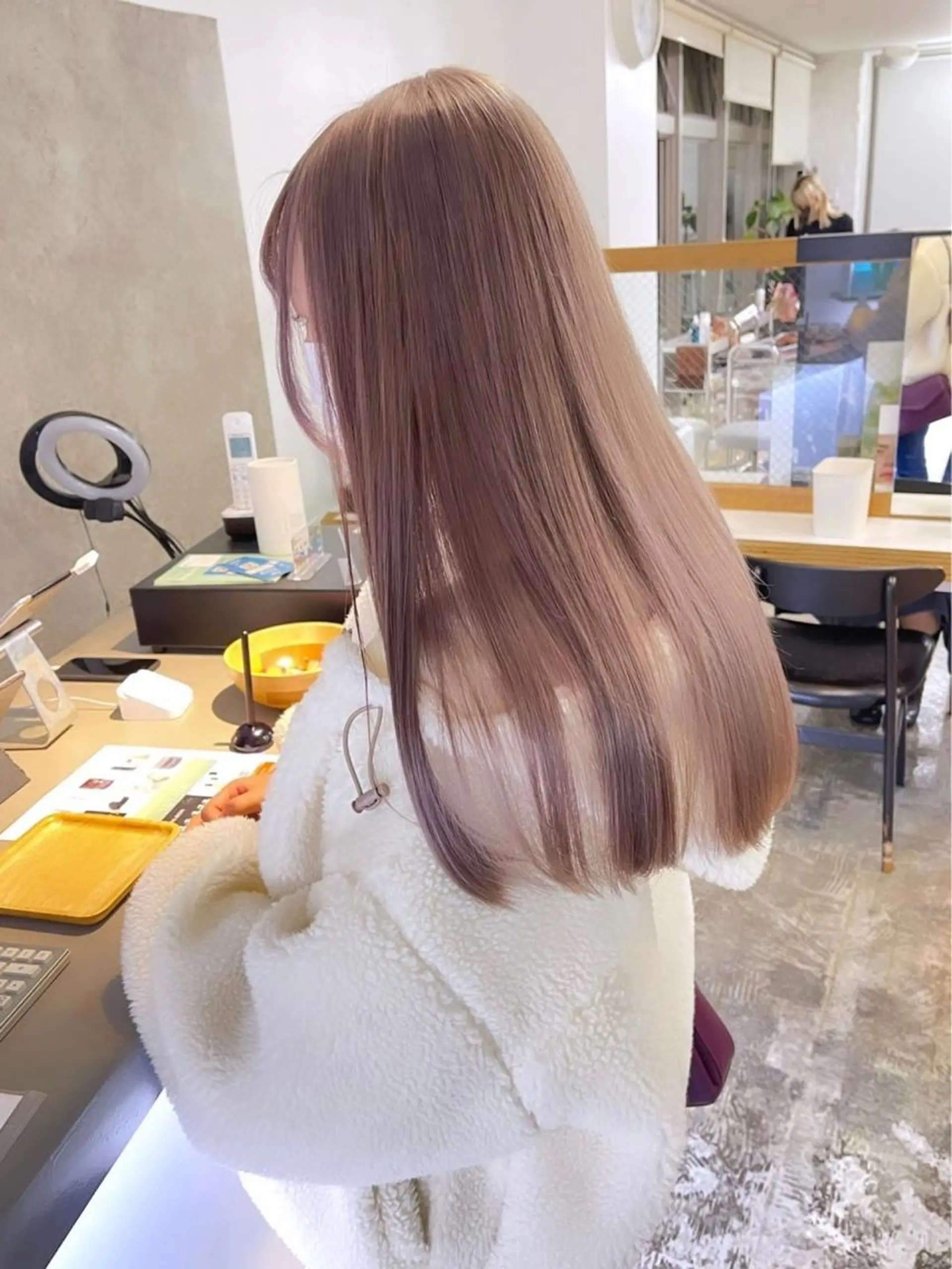 ロング カラー ベージュカラー ブリーチ ハイトーンカラー ラベンダーカラー ラベンダーベージュ 透明感カラー 大人グレージュ有村のヘアスタイル