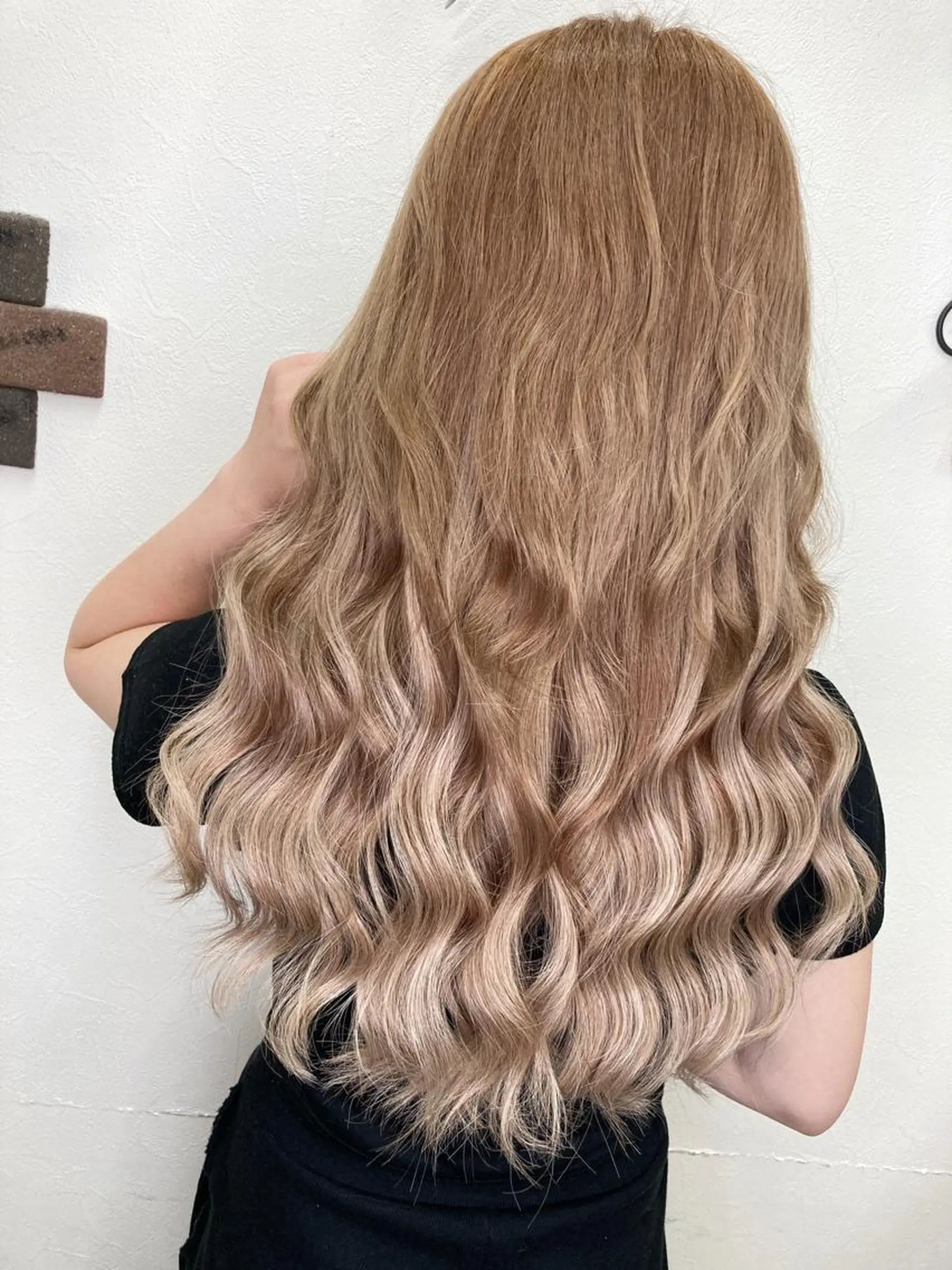 ロング カラー ベージュカラー ミルクティーベージュ KEISUKE/ 池袋✨エクステのヘアスタイル