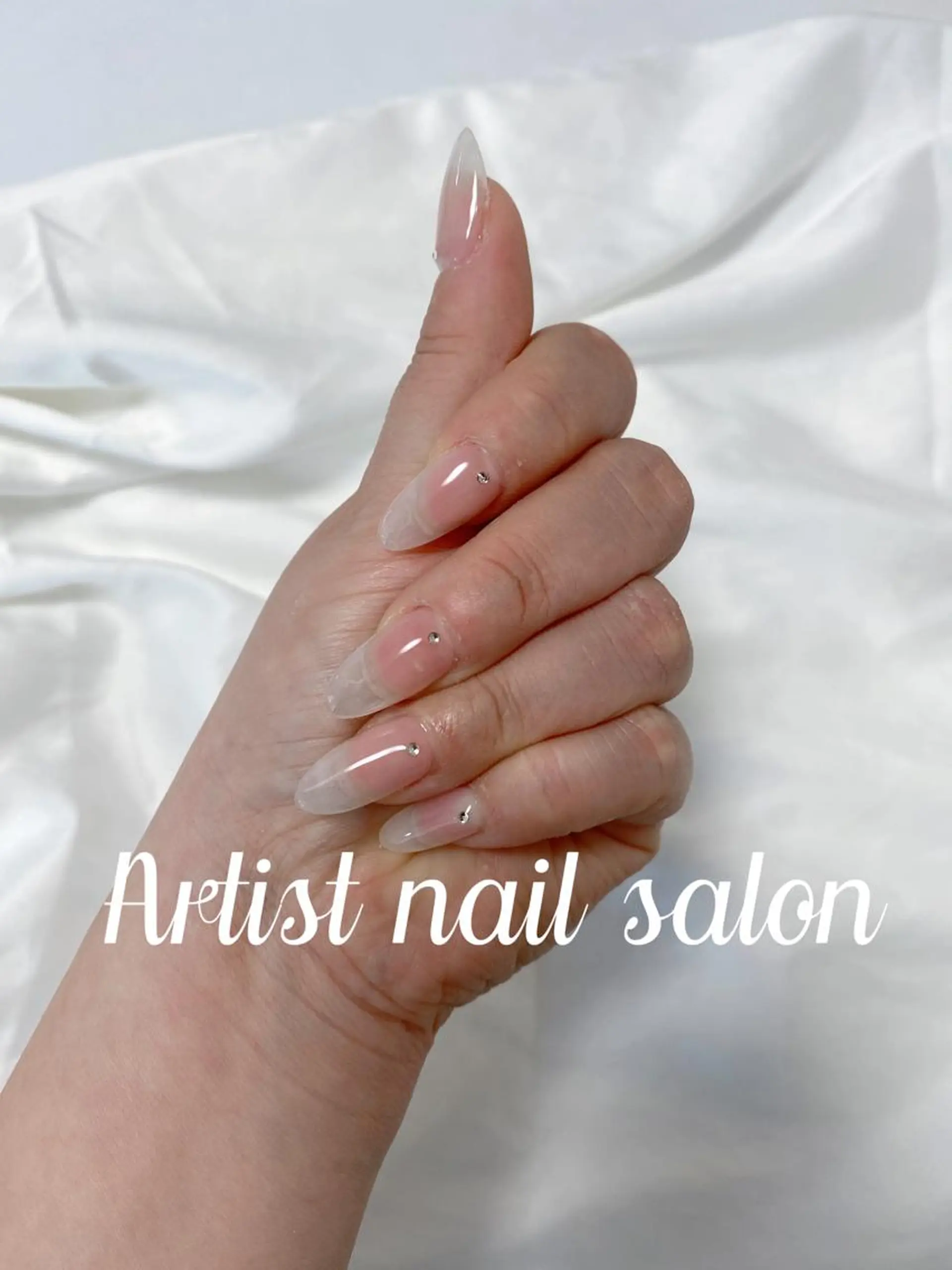 ネイル ストーンネイル ハンドネイル ハンドケア 小林 凛のネイルデザイン