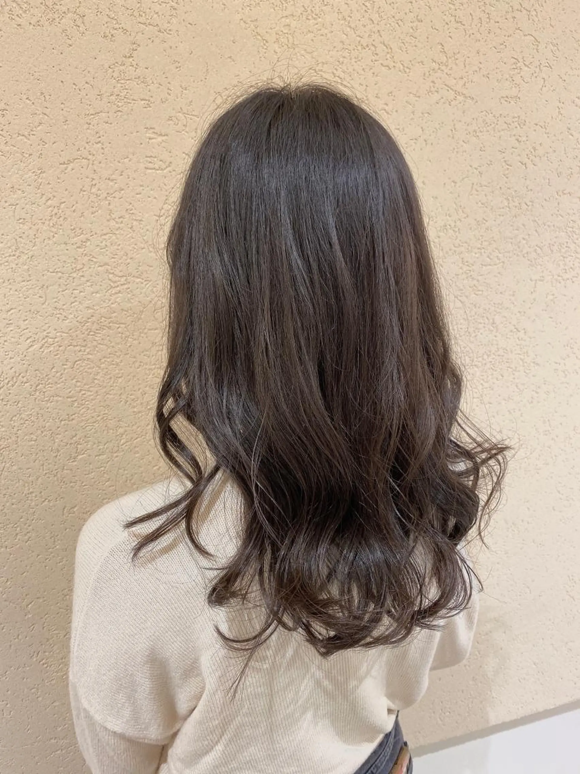 セミロング 新宿スペインカール ヨモギダのヘアスタイル