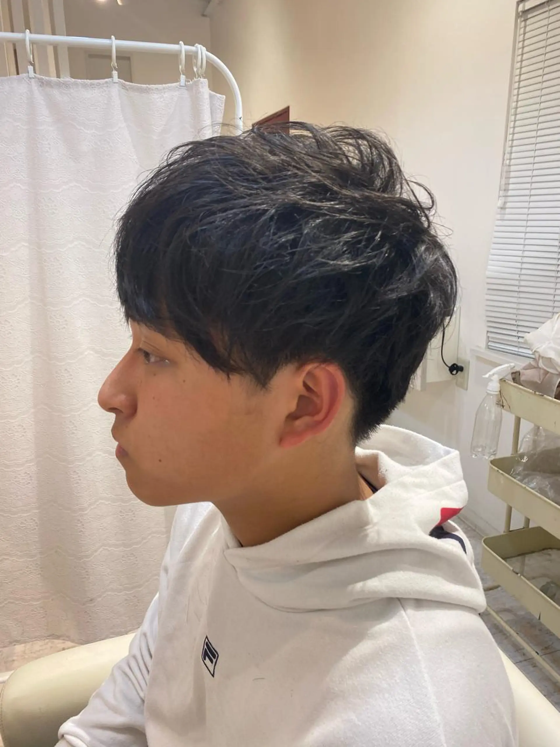 ショート カラー バレイヤージュ イヤリングカラー グラデーションカラー ハイライトカラー インナーカラー カット ヘッドスパ ✔️簡単オシャレヘア ‎⋆꙳ makoのヘアスタイル