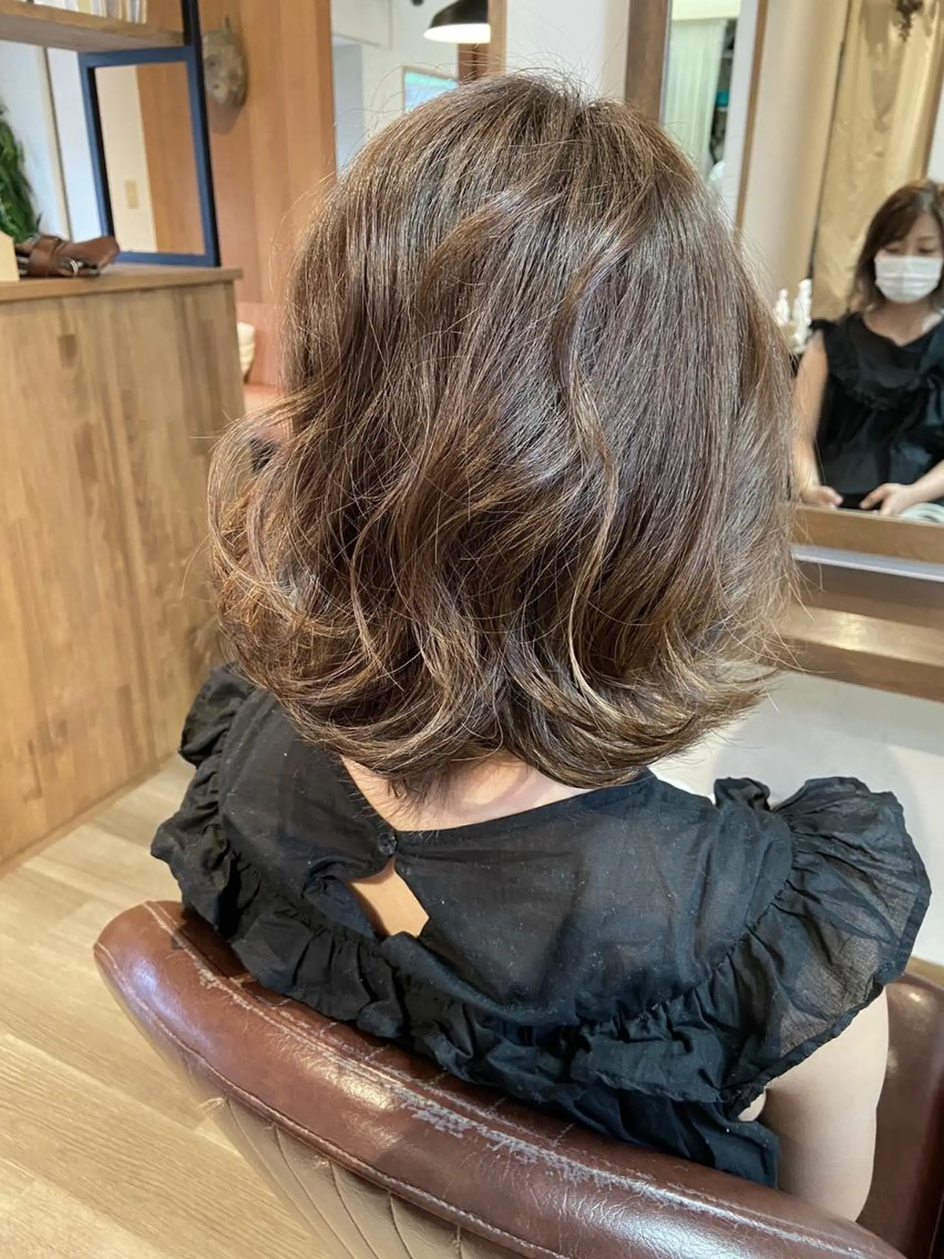 ミディアム カラー ハイライトカラー ハイライト chill out 南塚口本店のヘアスタイル