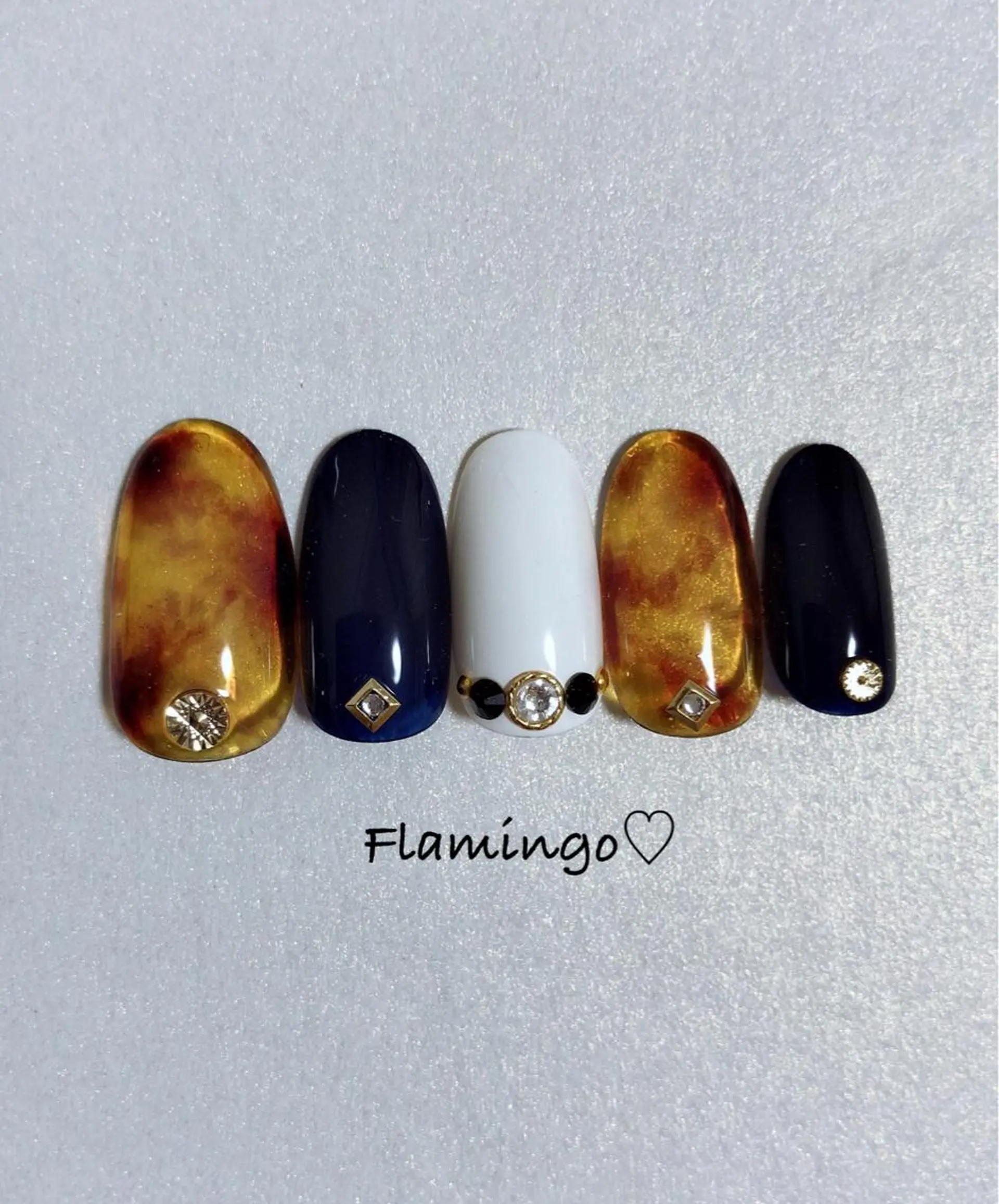 ネイル べっ甲ネイル ジェルネイル オフィスネイル シンプルネイル 40代からの爪を守る ×ケア重視サロン♡のネイルデザイン