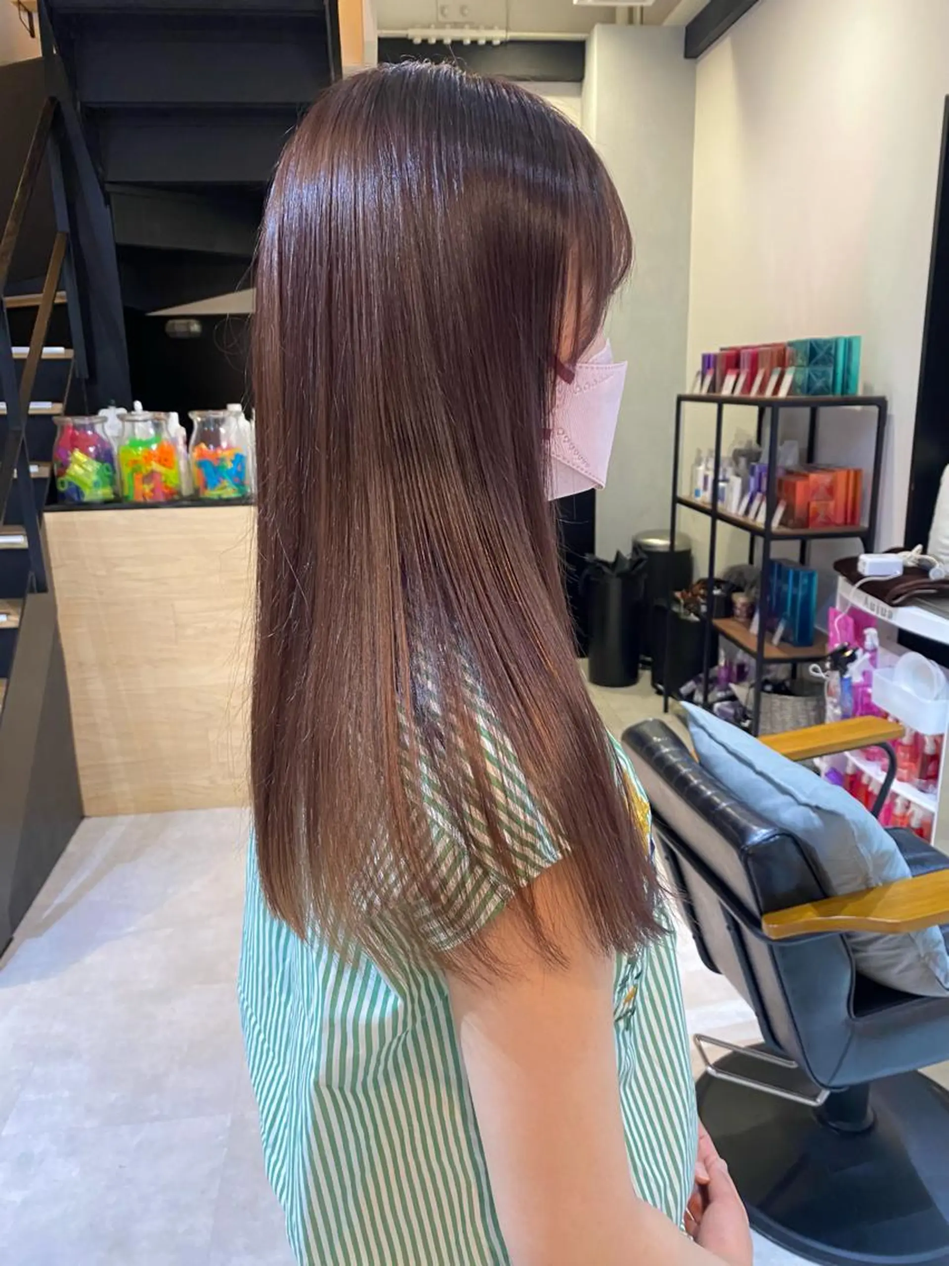 ロング Juri 暖色/ツヤ感カラーのヘアスタイル
