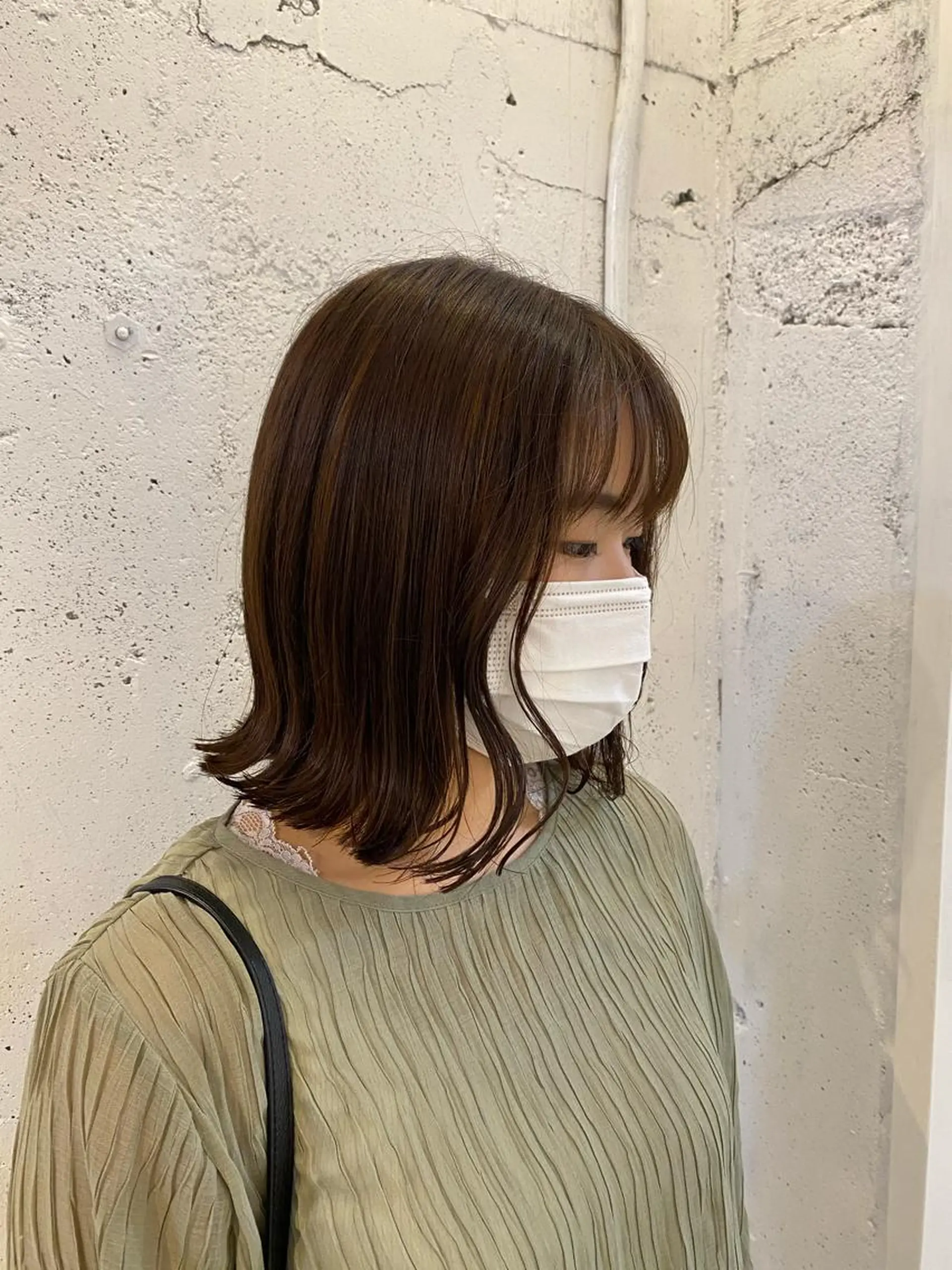 ミディアム ブリーチなしカラー レイヤーカットのヘアスタイル
