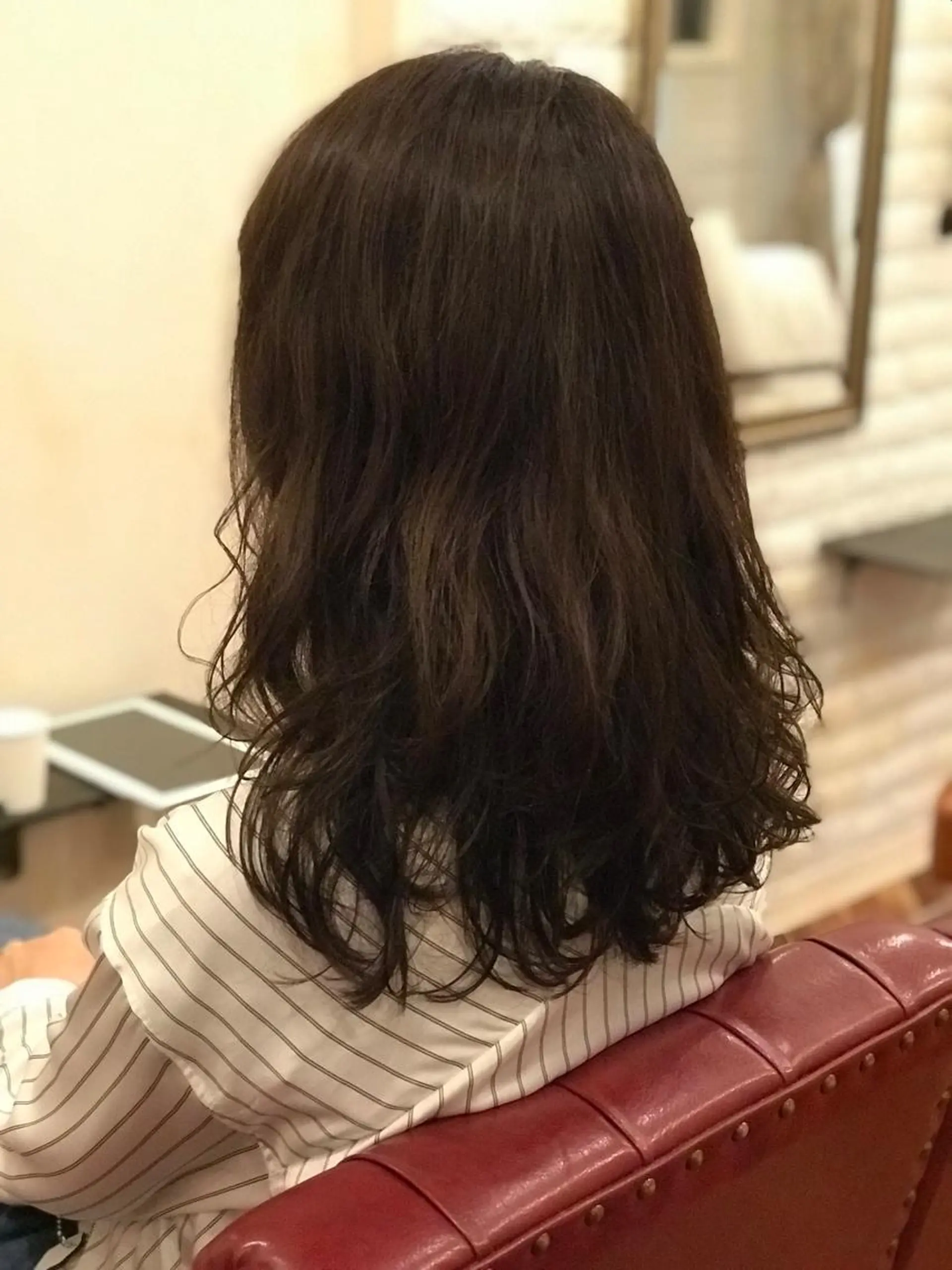 セミロング カラー パーマ セミロングパーマ ブルーカラー ブルーグレー 口コミ評価4.9⭐︎ カワナベ　マサシのヘアスタイル