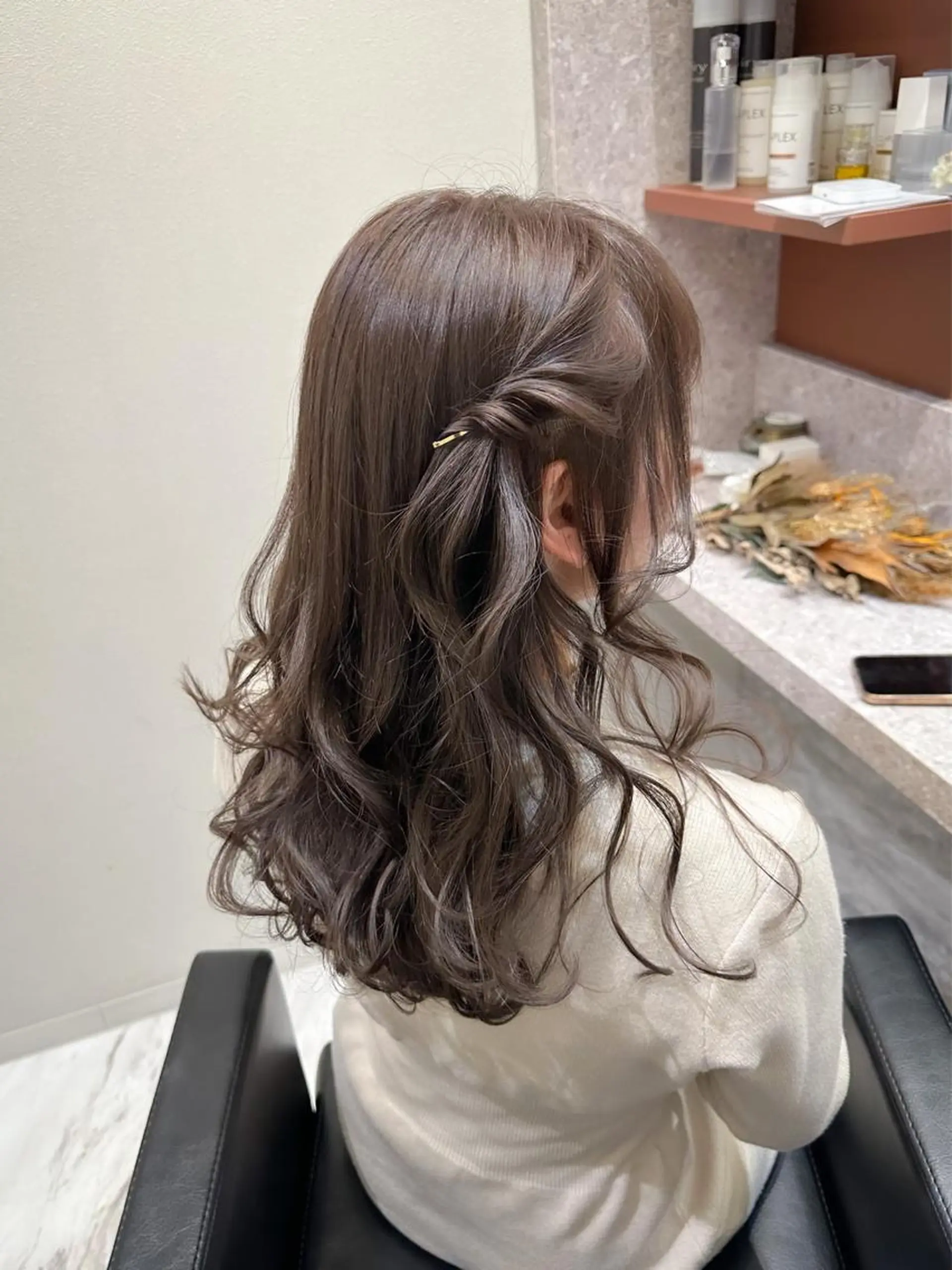 ロング カラー ヘアアレンジ グレージュ ミルクティーグレージュ autre所属・大久保 ひでなりのヘアスタイル