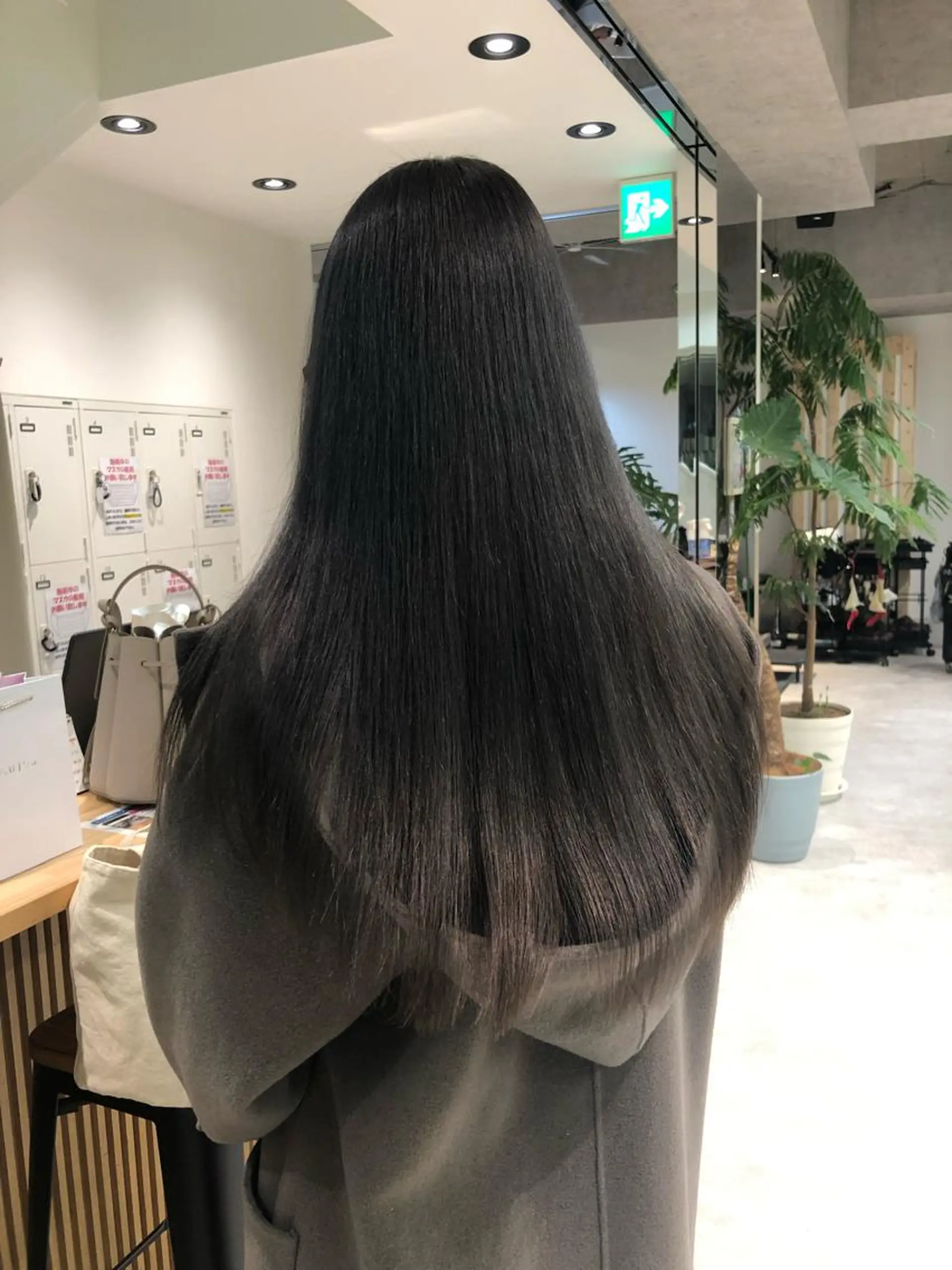 ロング レイヤー/顔まわり カット/地毛風カラーのヘアスタイル