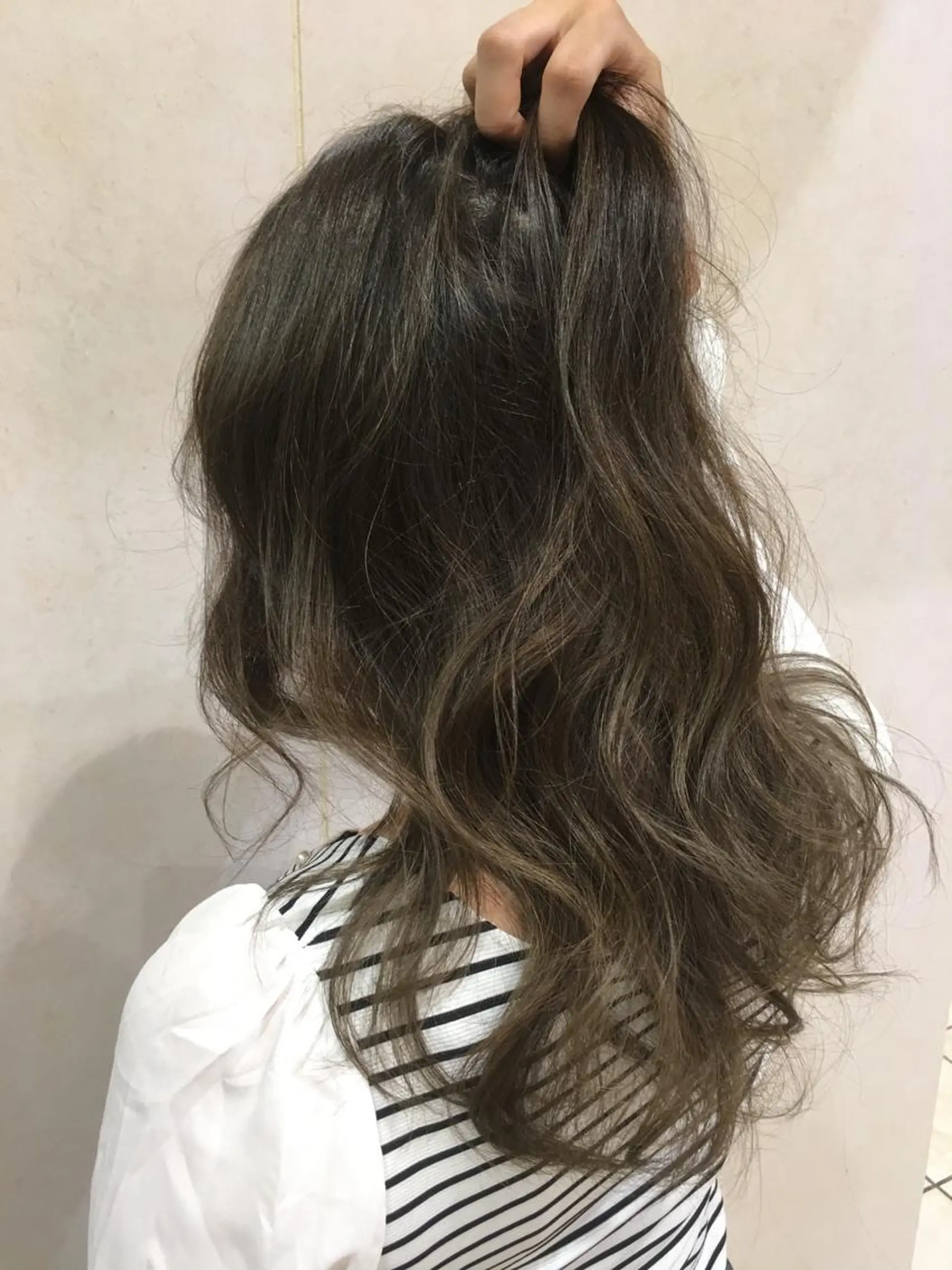 ロング カラー ブルーカラー ブルージュ ハイライトカラー ハイライト TAKA 髪質改善のヘアスタイル