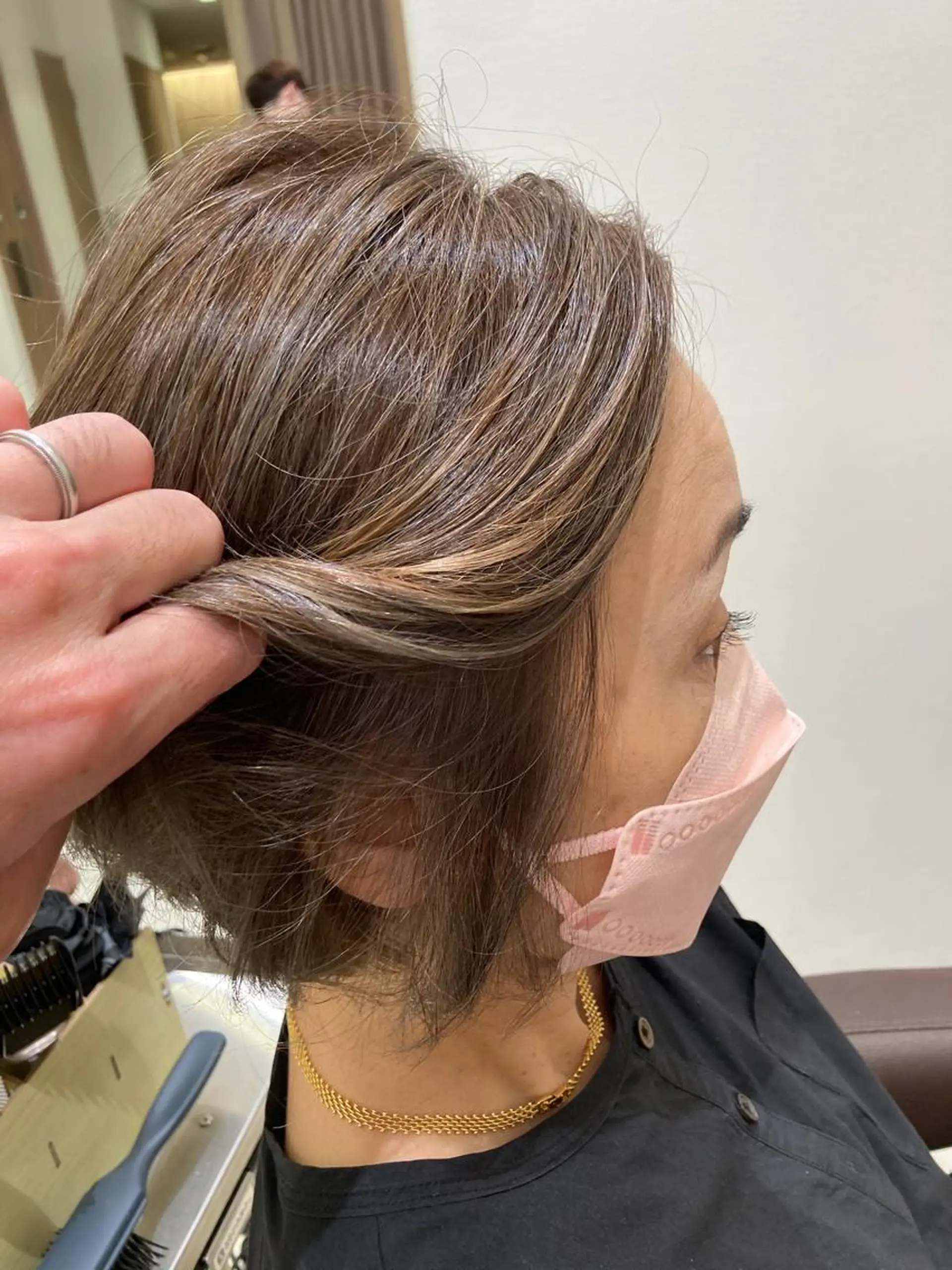 ショート ヘアカラー 前髪縮毛矯正 高野開弦ハイトーンのヘアスタイル