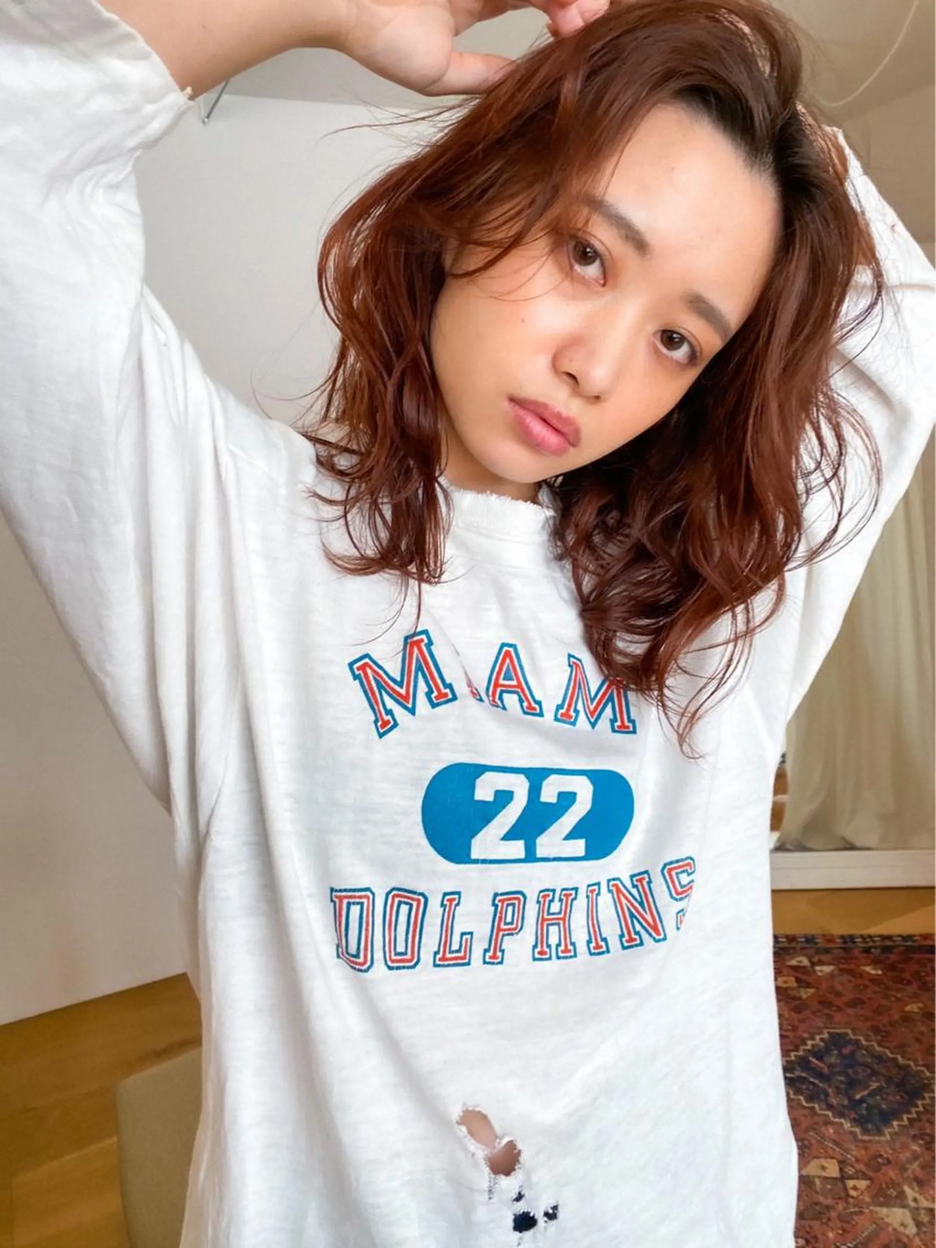 ミディアム カラー THE DAY所属・AKI HASHIMOTOのヘアスタイル