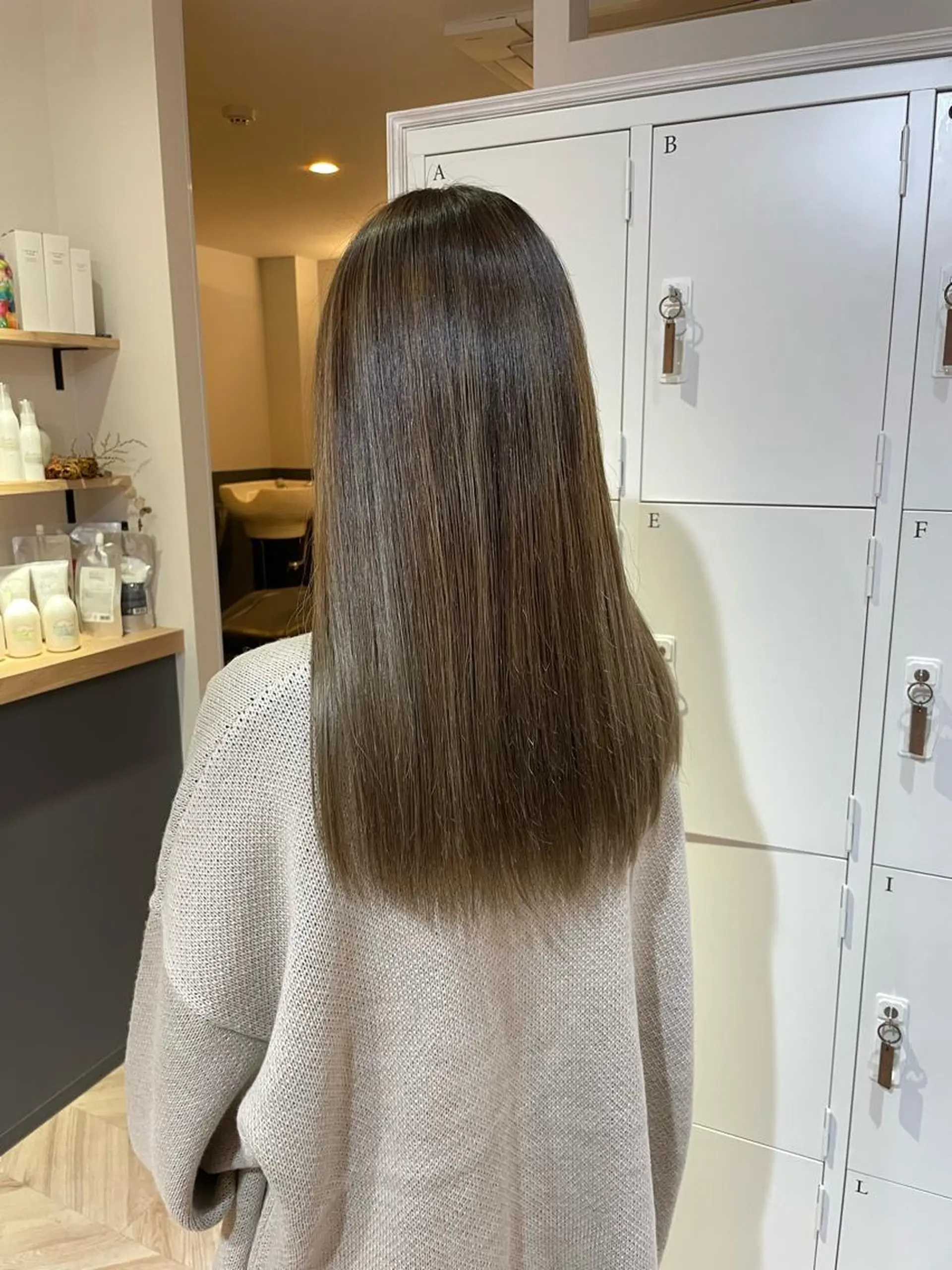 セミロング カラー akane .のヘアスタイル