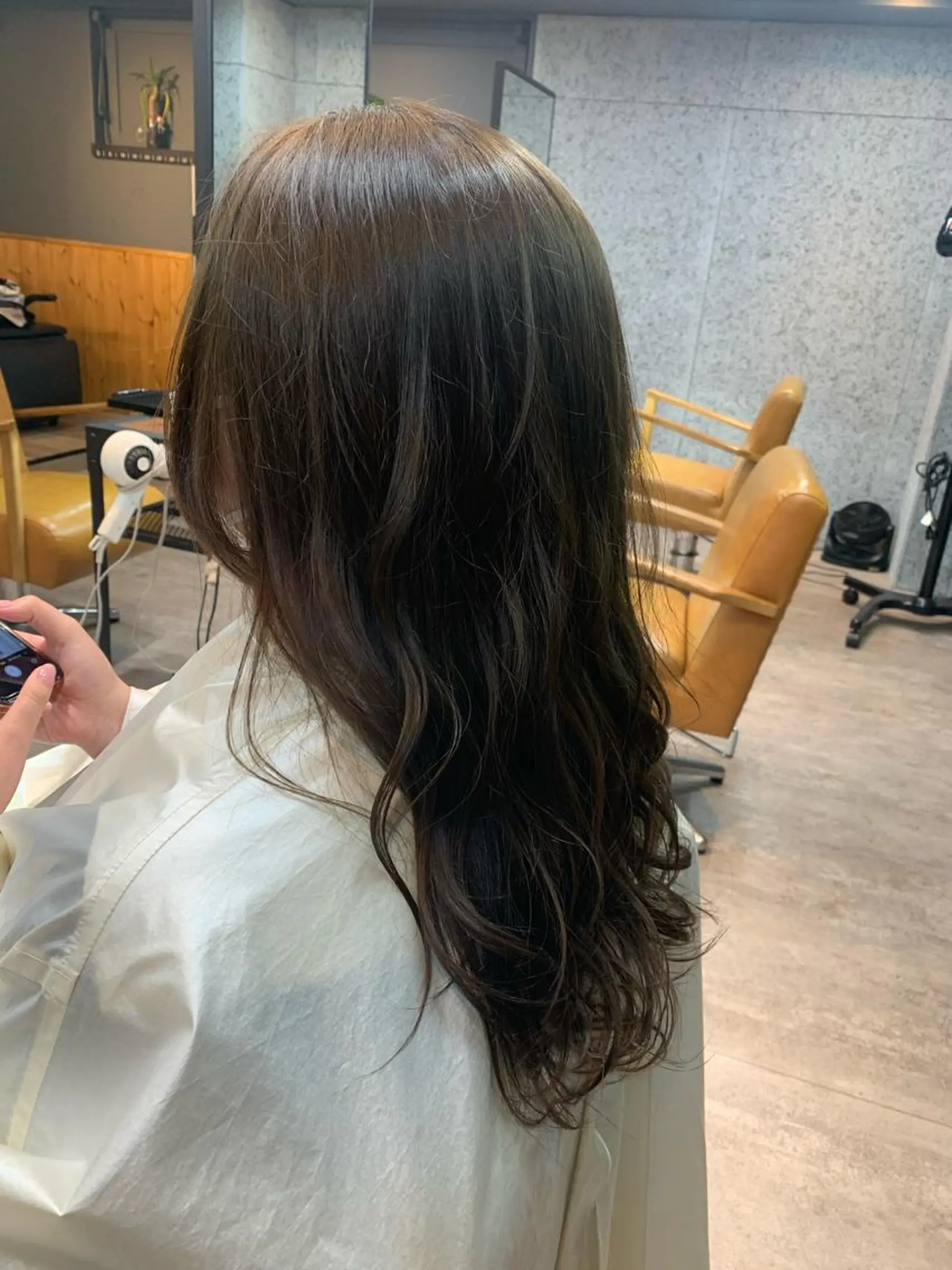 ロング カラー アッシュ 透明感カラー eyesburg W/est所属・ショートボブ 村上のヘアスタイル
