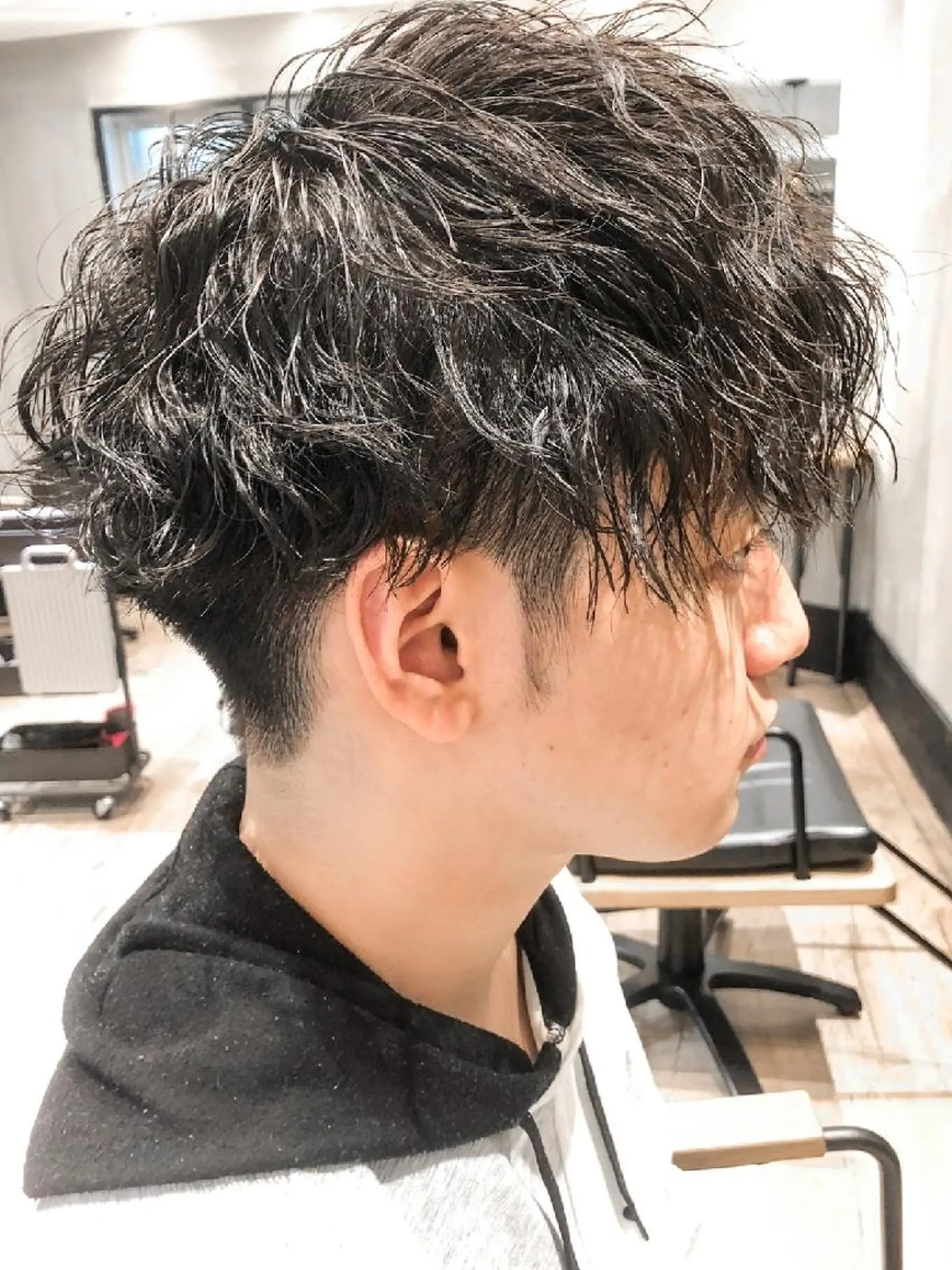 ショート メンズ パーマ メンズパーマ ツイストスパイラルパーマ スパイラルパーマ カット パーマ トリートメント ヘアセット lana hair 新宿 髪質改善トリートメント 新宿三丁目所属・新宿メンズパーマ TAKE曲がる縮毛のヘアスタイル