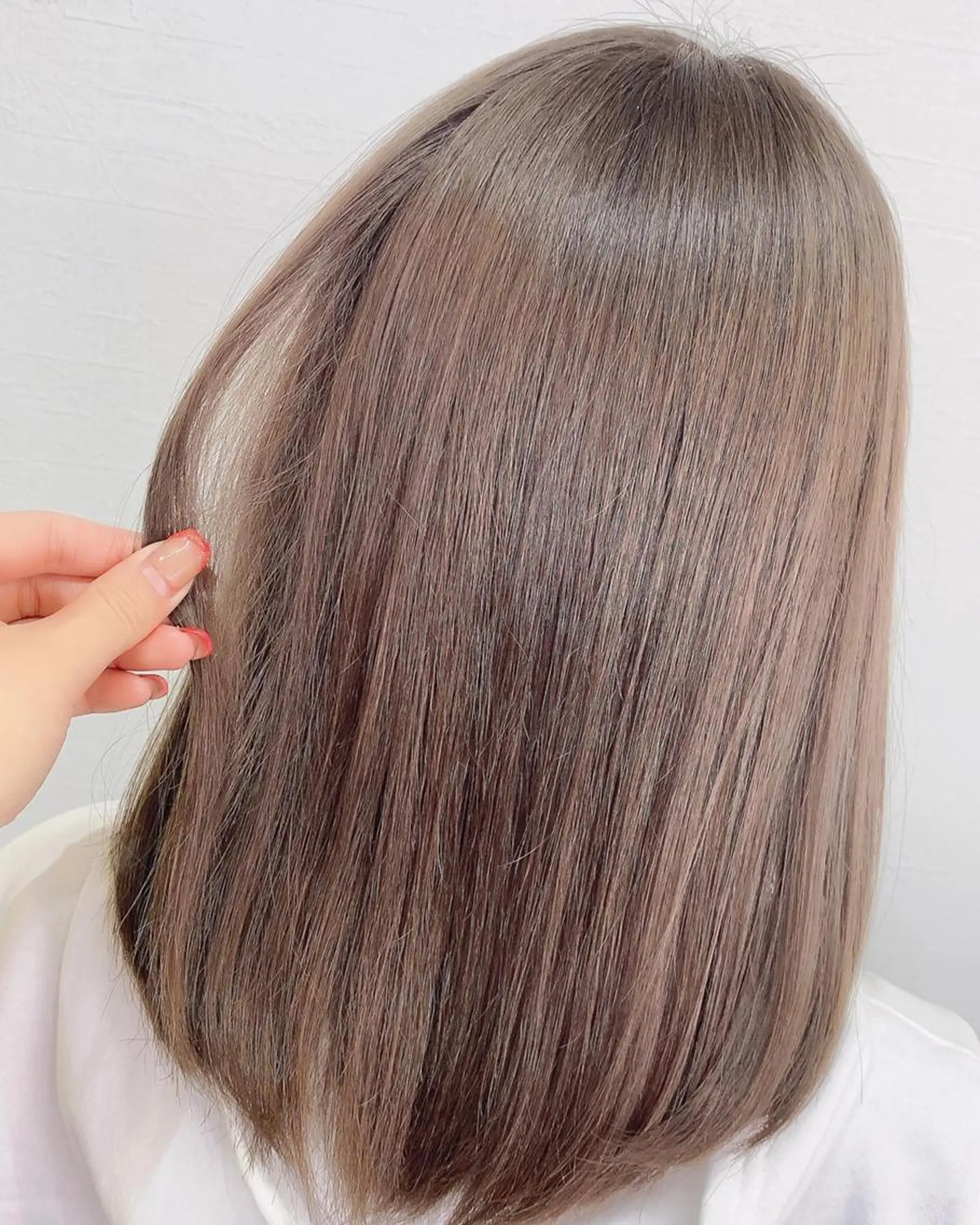 ロング カラー アッシュ ベージュカラー ブリーチ ブラウンカラー 透明感カラー UNDER vr 【アンダーバー】のヘアスタイル