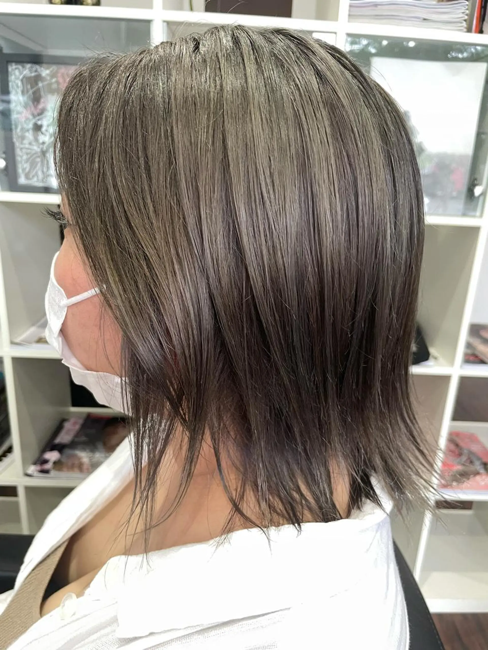 ミディアム カット ヘアカラー トリートメント SHINYA シンヤヘアーズのヘアスタイル