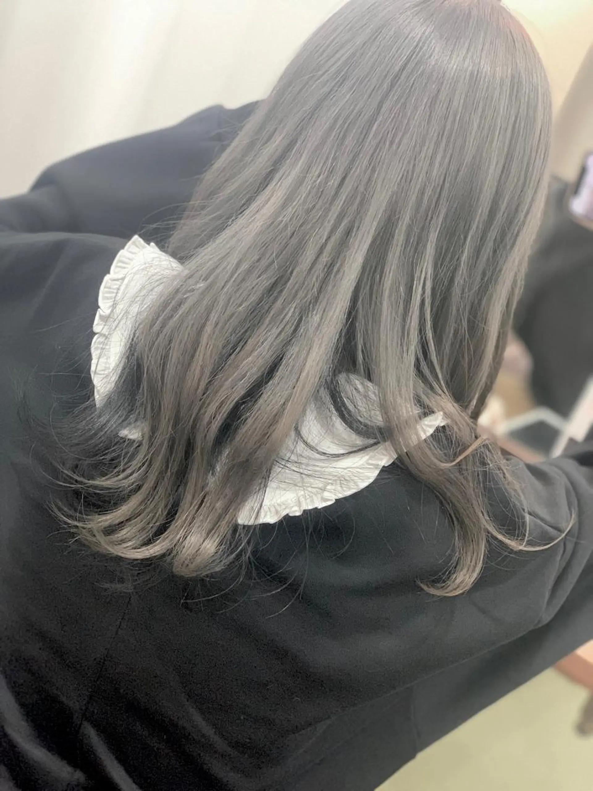 セミロング カラー セミロングパーマ アッシュ アッシュブラウン ベージュカラー 黒髪 小久保 淳平のヘアスタイル