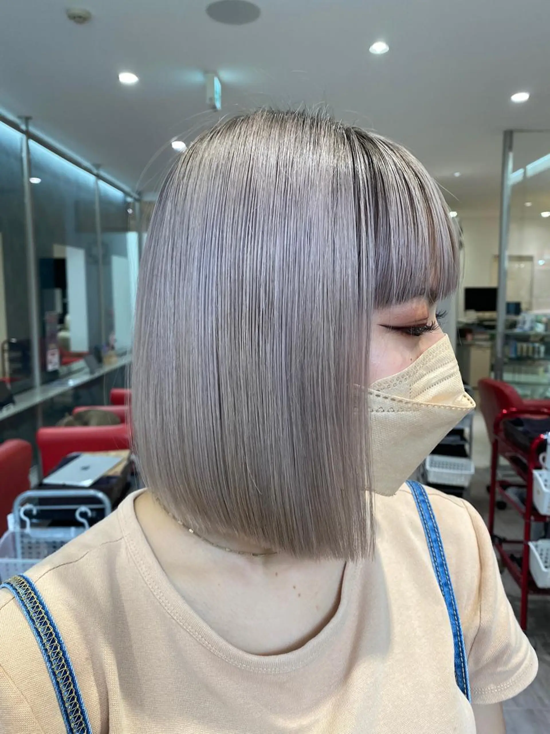 ミディアム カラー ブリーチ ケアブリーチ グラデーションカラー カット salowin所属・ハイトーンカラー 馬場みなみのヘアスタイル