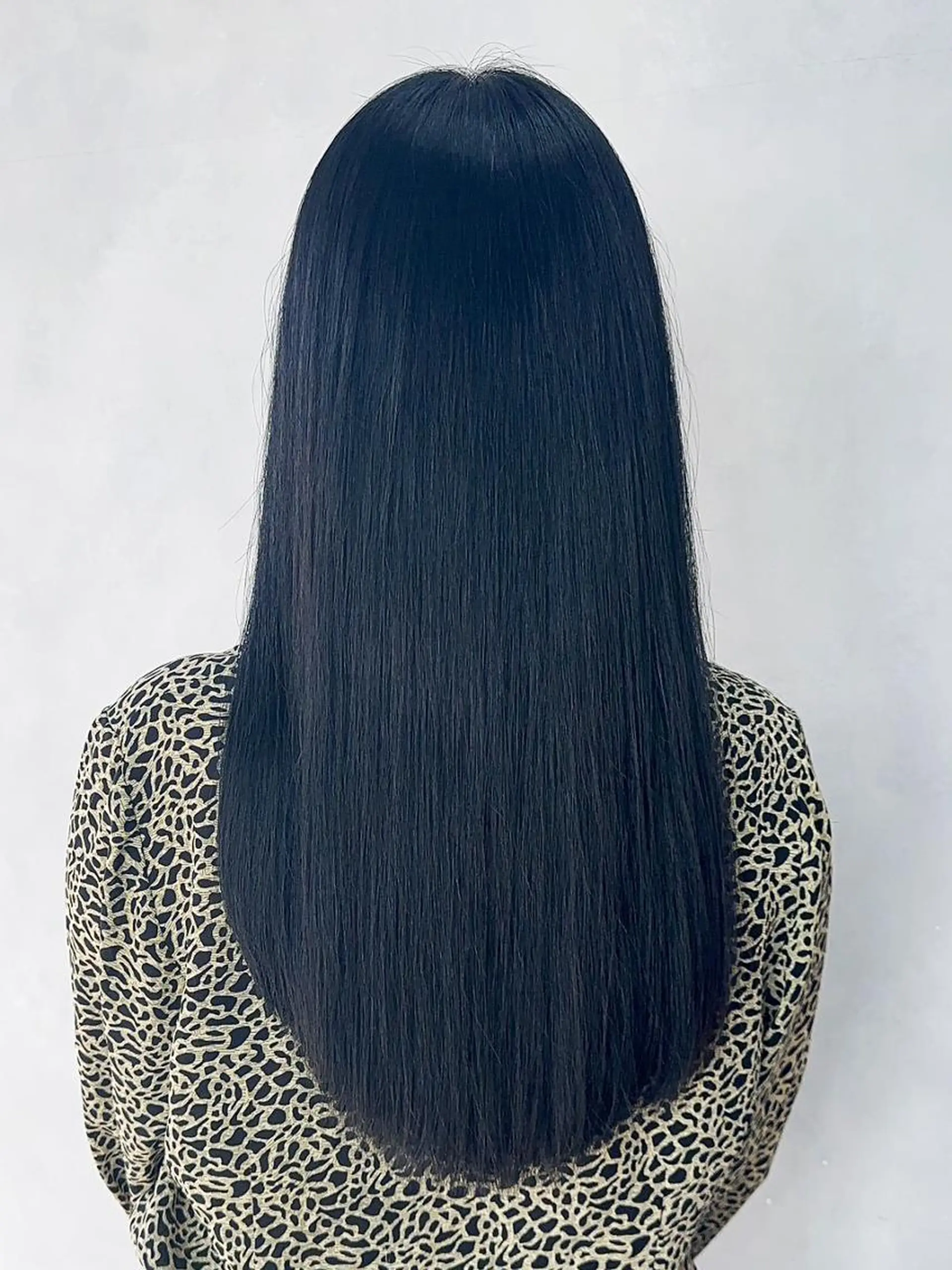 セミロング カラー 黒髪 ブルーカラー ブルーブラック カット ヘアカラー トリートメント ITbyALBUM 藤沢店のヘアスタイル