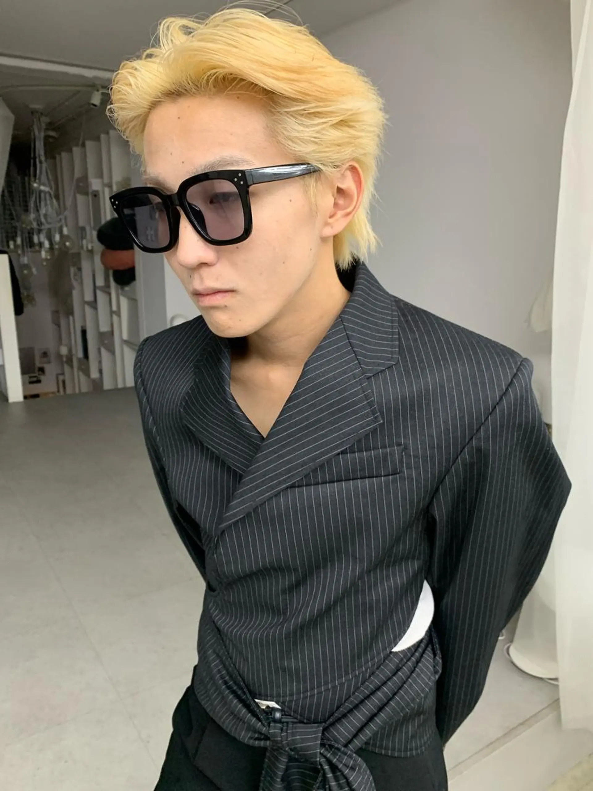 ショート 切りっぱなしボブ 前下がりボブ ボブ 顔まわりレイヤー ハイライト ヘアカラー 早川 豪のヘアスタイル