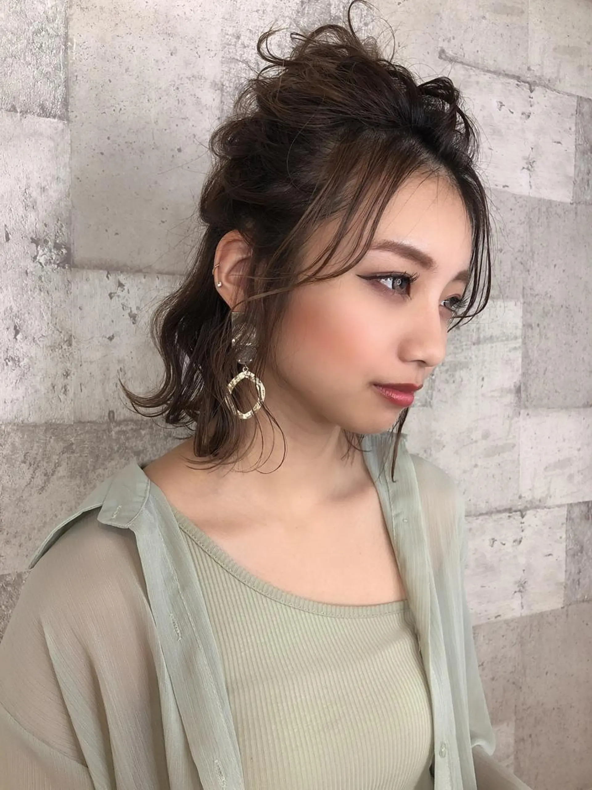 ミディアム カラー ヘアアレンジ 結婚式・ブライダル 髪飾り 🎊ルービック 京橋店💛のヘアスタイル