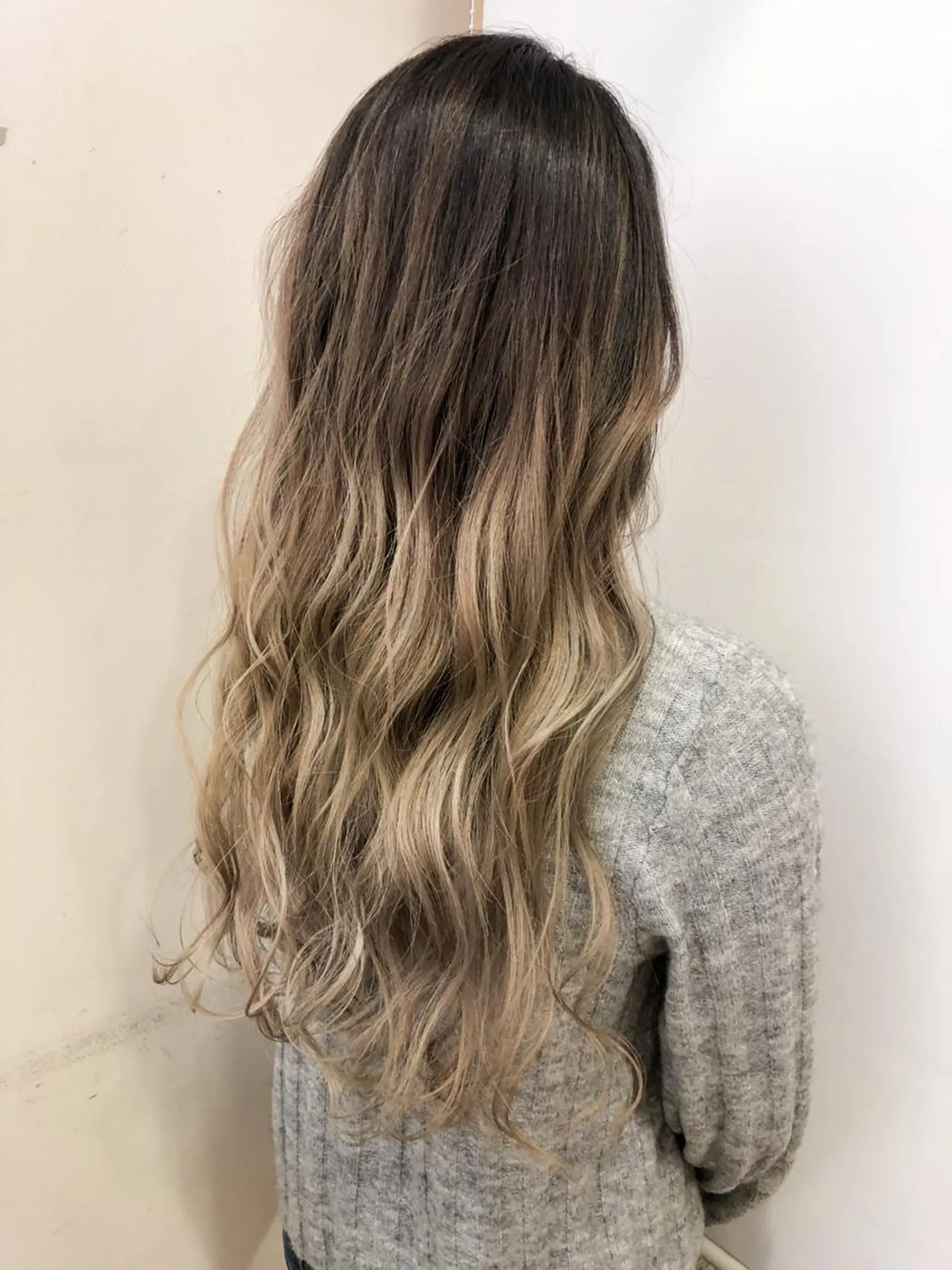 ロング カラー グラデーションカラー WONK. ウォンク 心斎橋のヘアスタイル